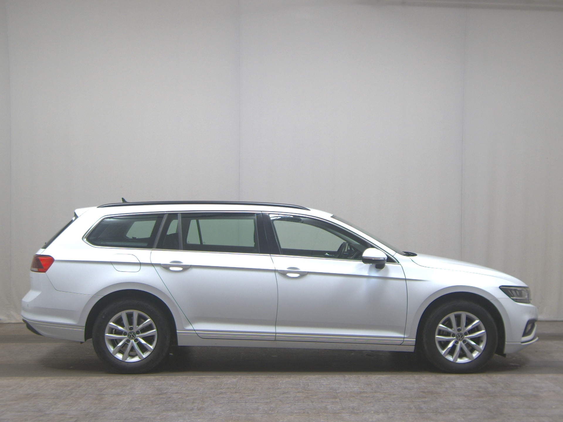 Volkswagen Passat Var. 2.0 TDI Business Navi LED RFK ACC