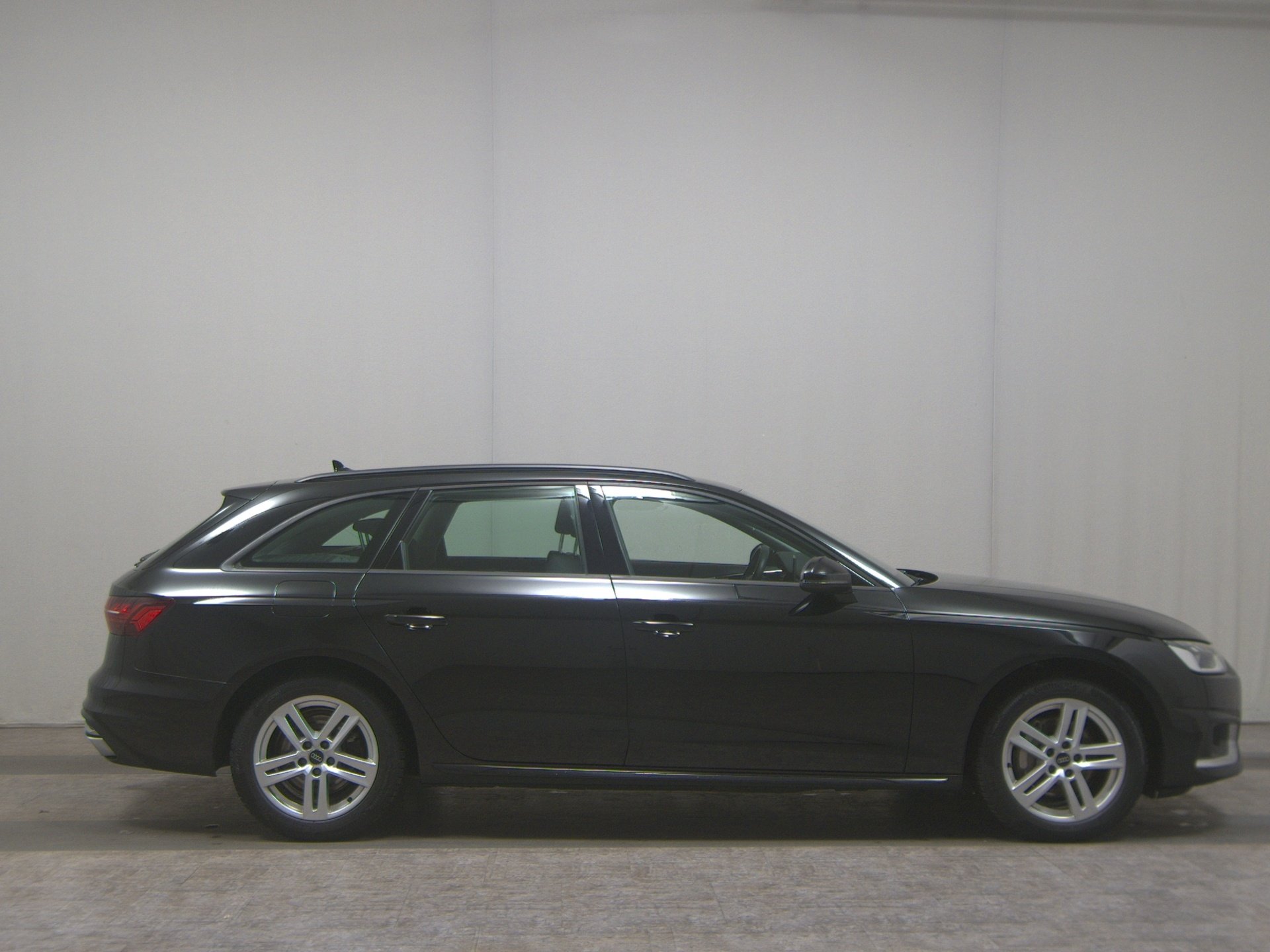 Audi A4 Avant 40 TDI advanced Navi LED RfK AHK ACC