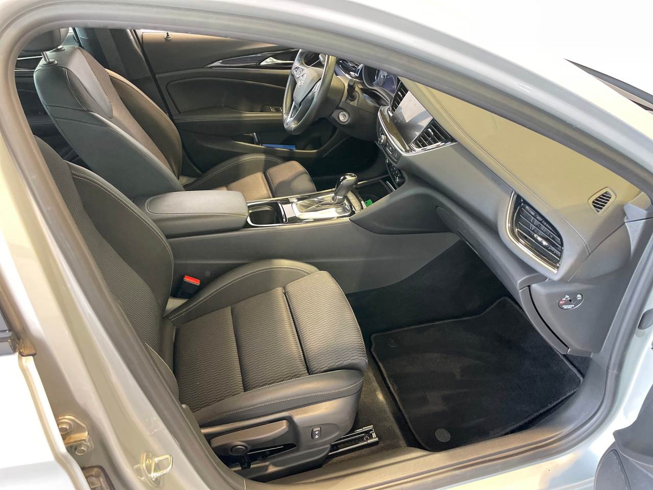 Opel Insignia ST 2.0 D NAVI KLIMAAUT LED SHZ PDC 6