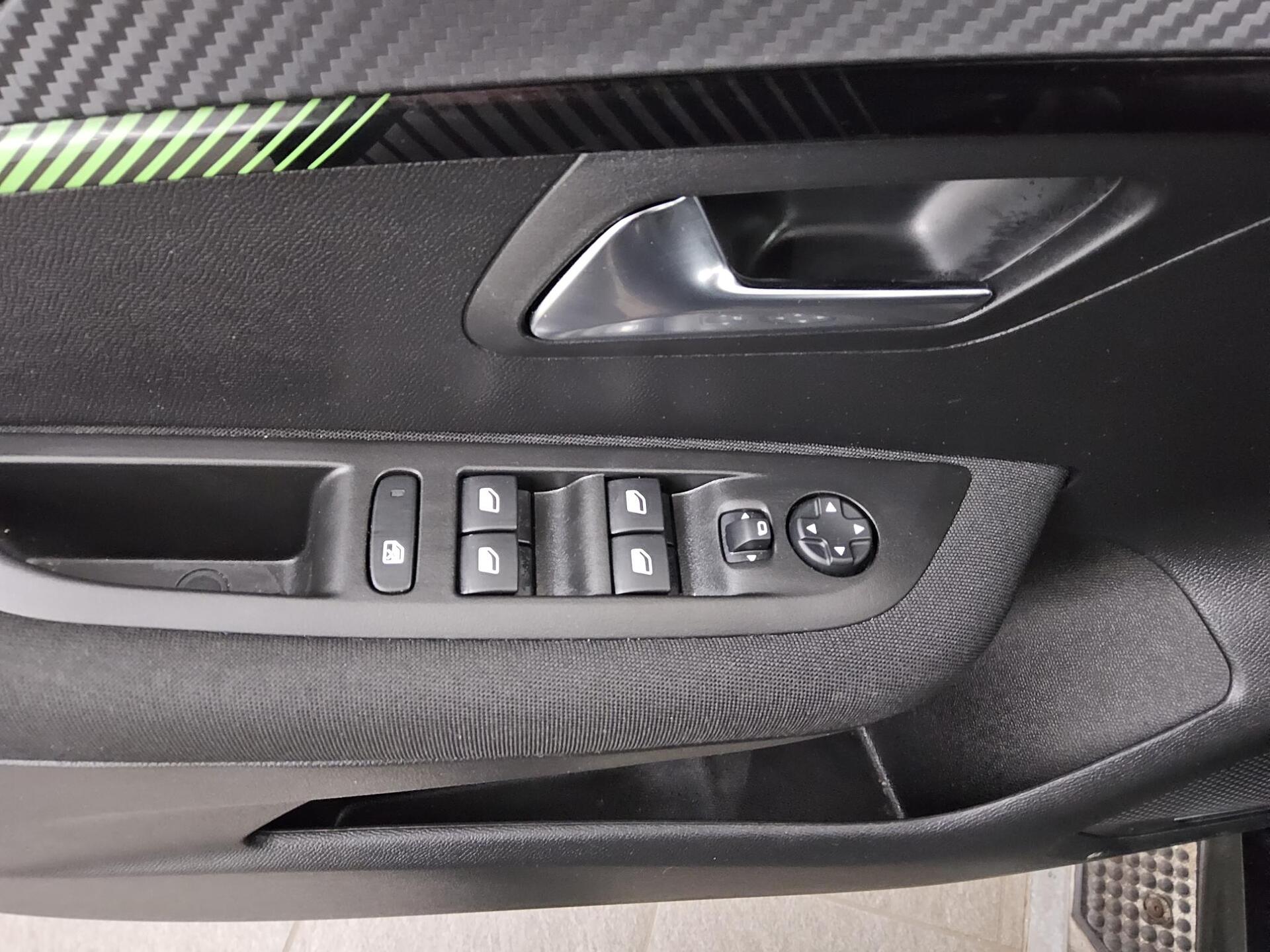 Peugeot 208 1.2 PureTech Active Navi LED Shz PDC 9