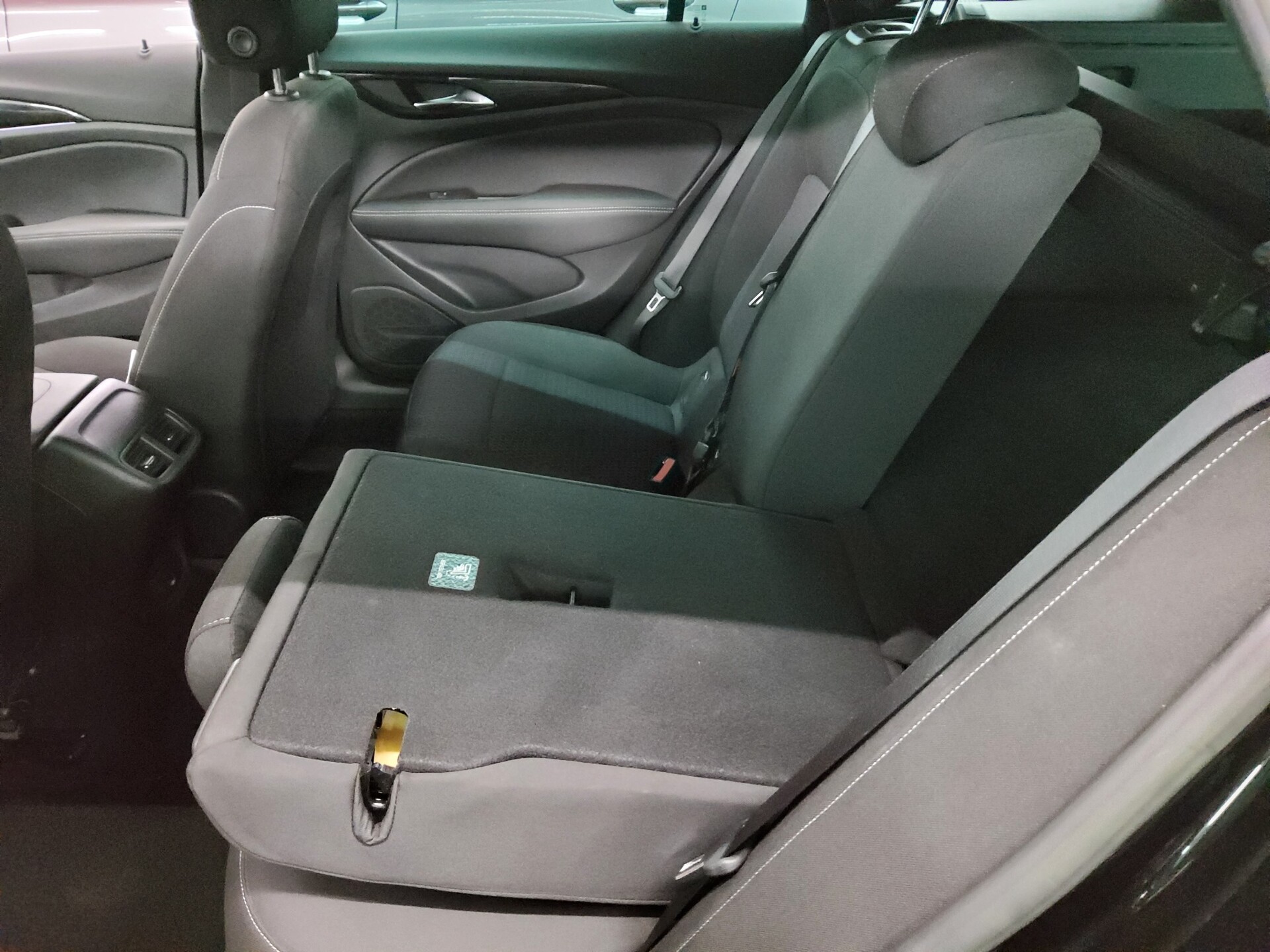 Opel Insignia ST 2.0 D Business Ed. Navi LED Keyless 12