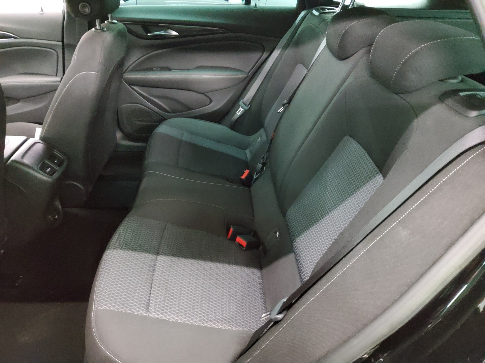 Opel Insignia ST 2.0 D Business Ed. Navi LED Keyless 13