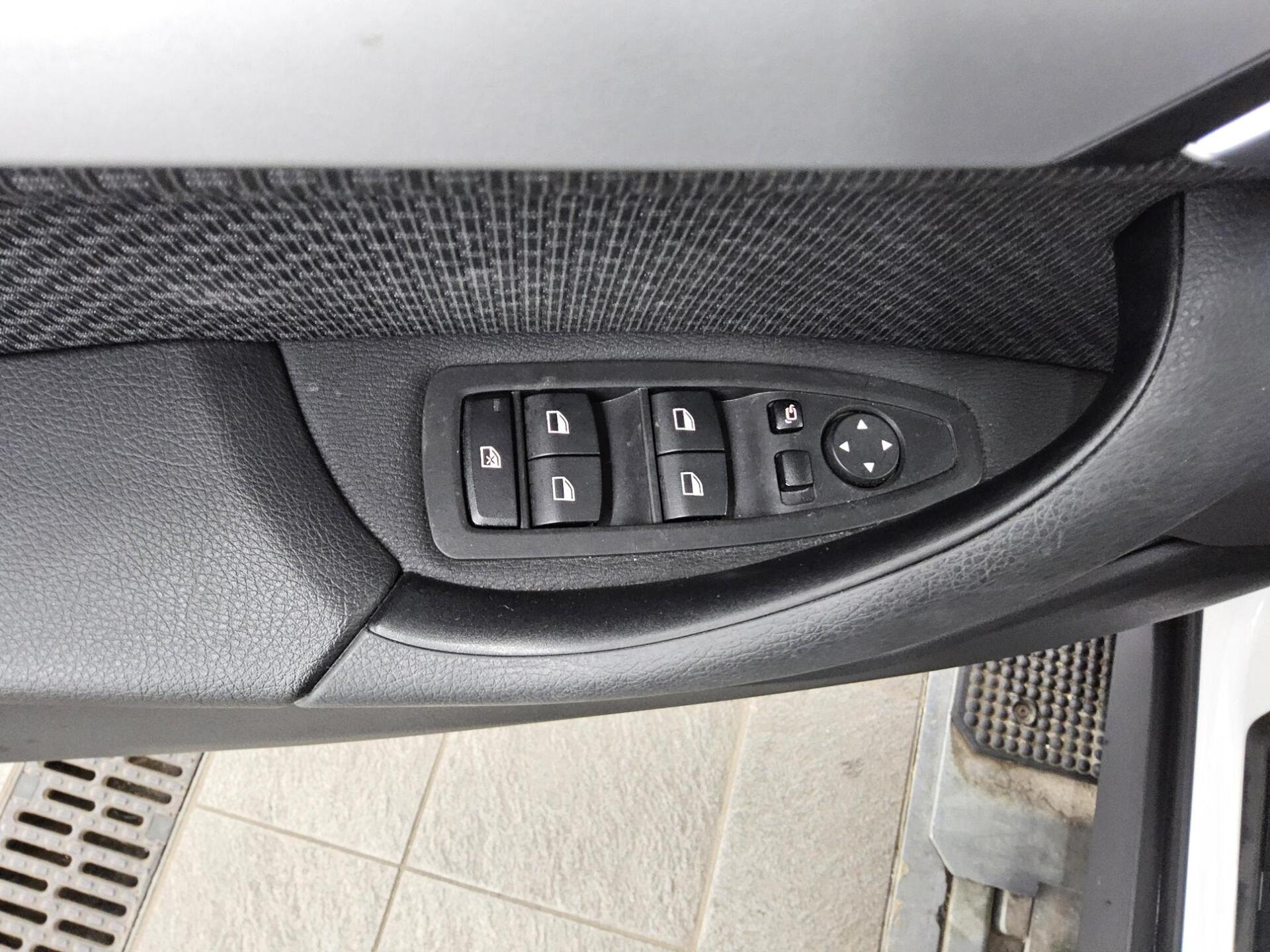 BMW X1 sDrive18d Advantage Navi HiFi ACC PDC Shz 9