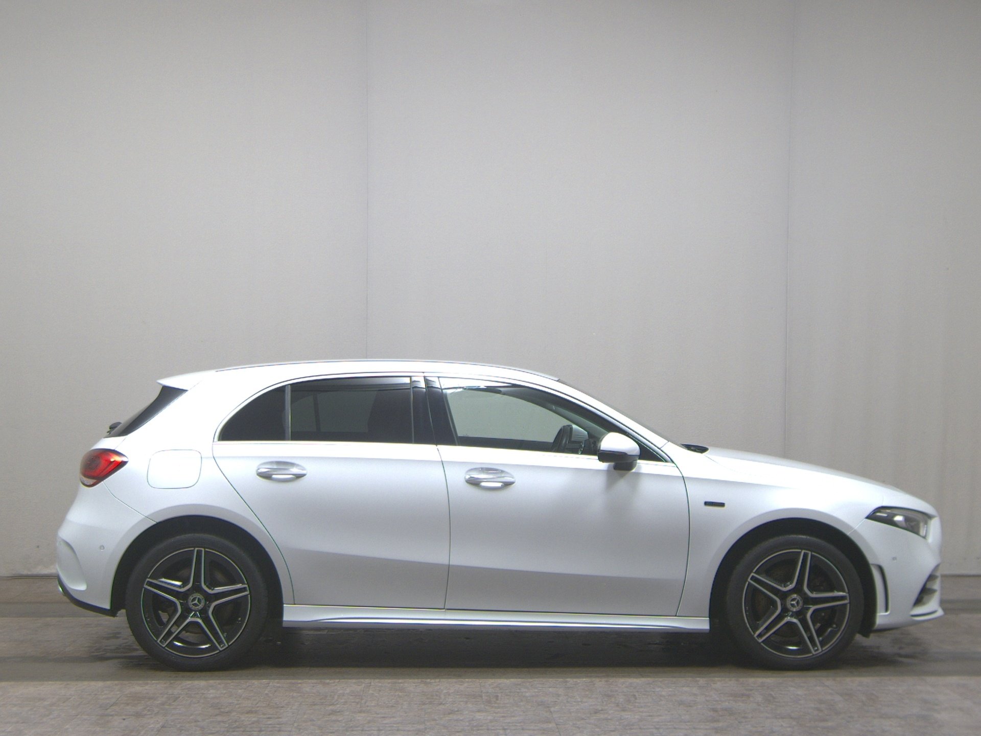 Mercedes-Benz A 250 e AMG-Line Navi MB-LED HuD Shz Distronic+