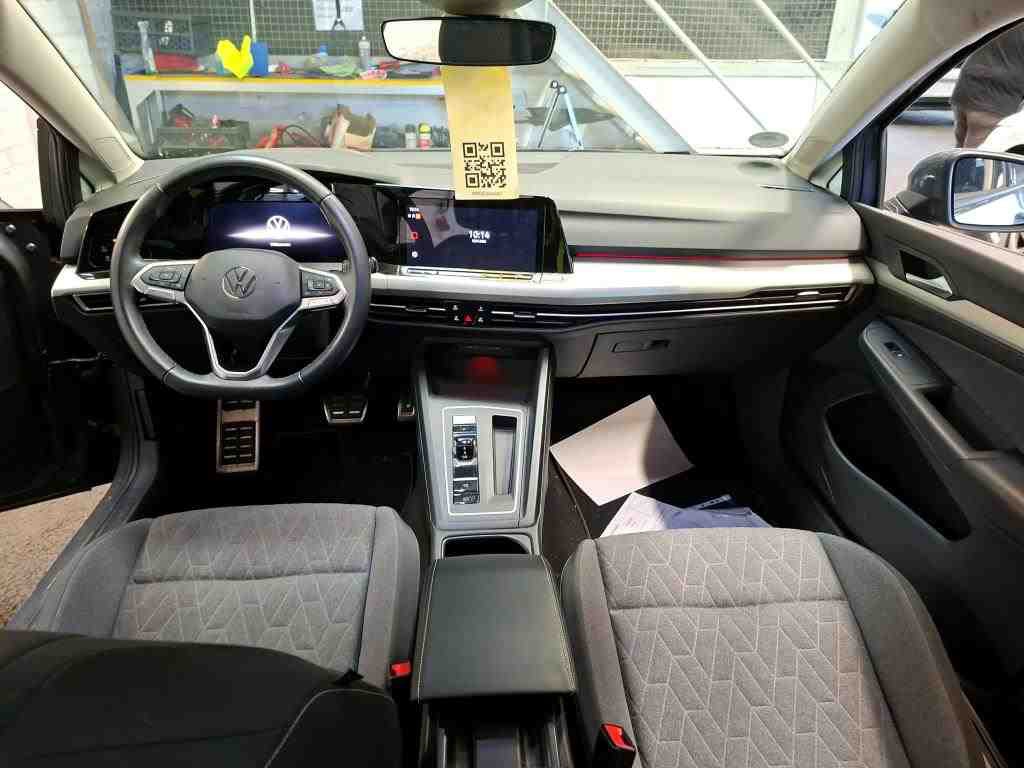 Volkswagen Golf-8 2.0 TDI Move Navi LED DC Pano HuD 5