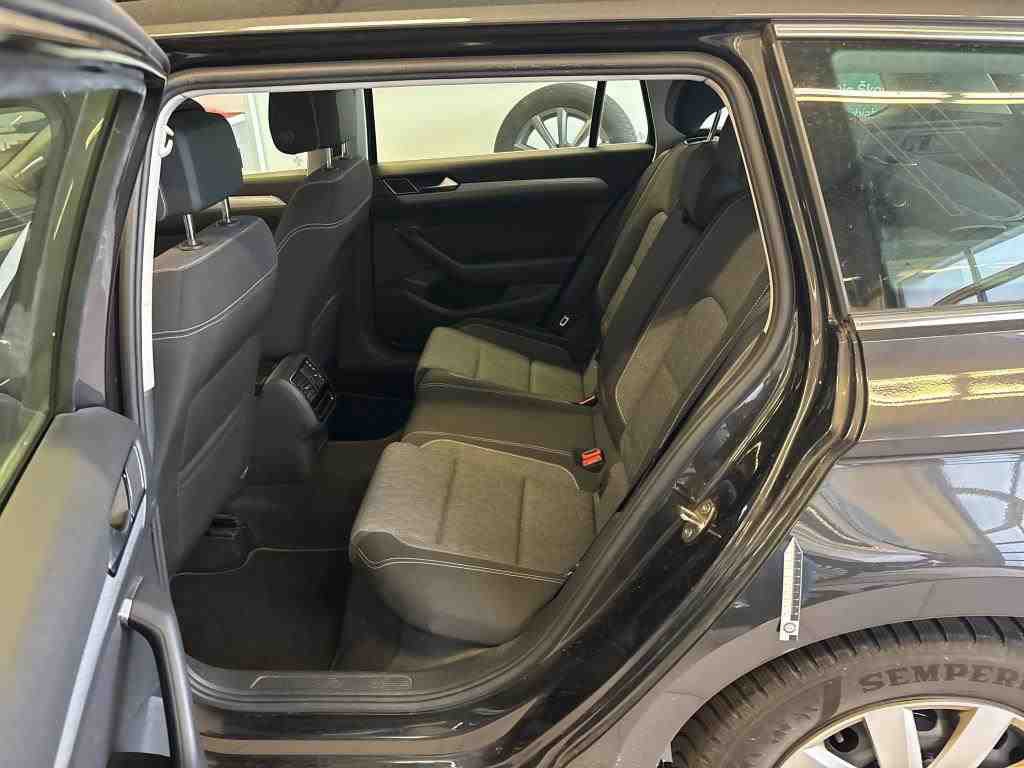 Volkswagen Passat Var. 2.0 TDI Business Navi LED RFK 9