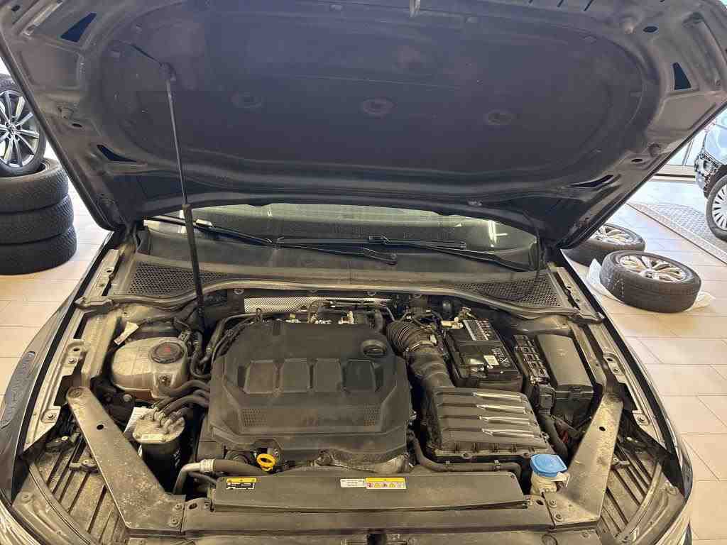 Volkswagen Passat Var. 2.0 TDI Business Navi LED RFK 11