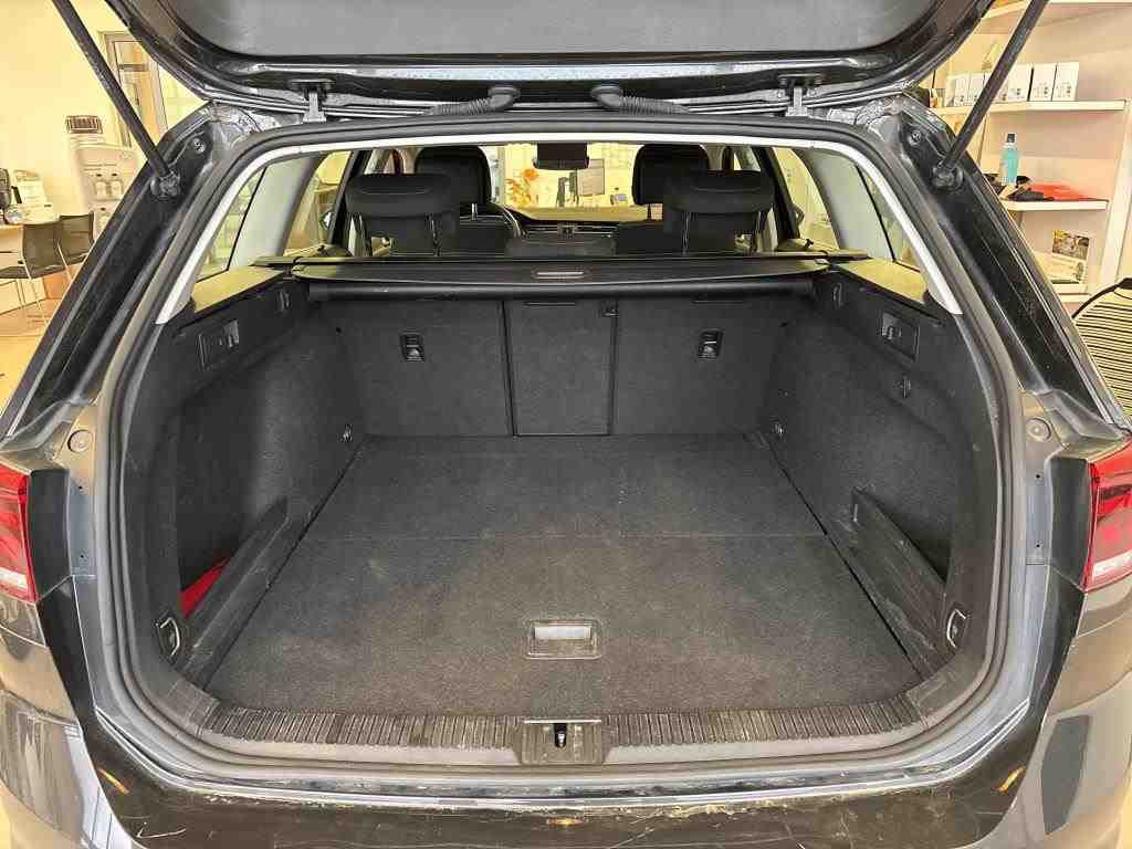 Volkswagen Passat Var. 2.0 TDI Business Navi LED RFK 10