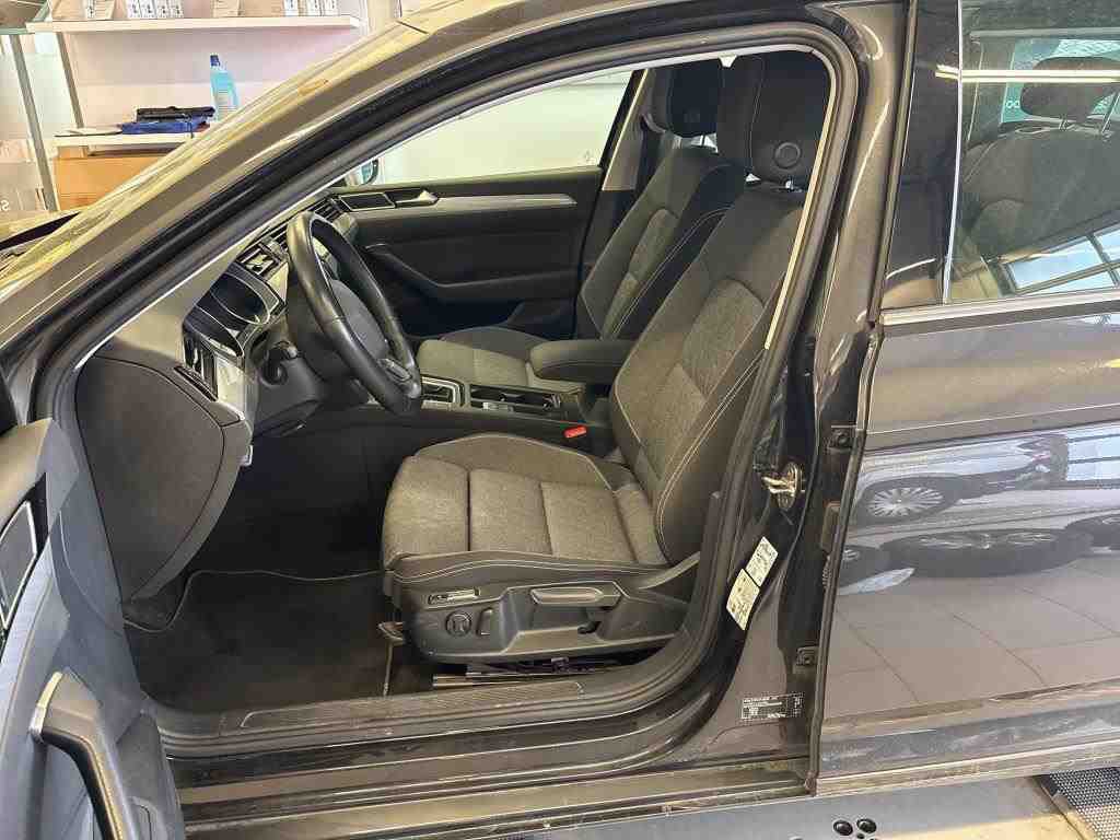 Volkswagen Passat Var. 2.0 TDI Business Navi LED RFK 8