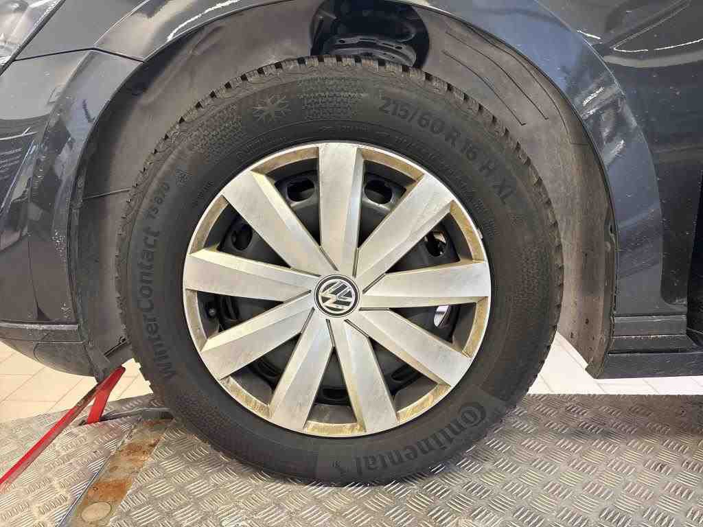 Volkswagen Passat Var. 2.0 TDI Business Navi LED RFK 12