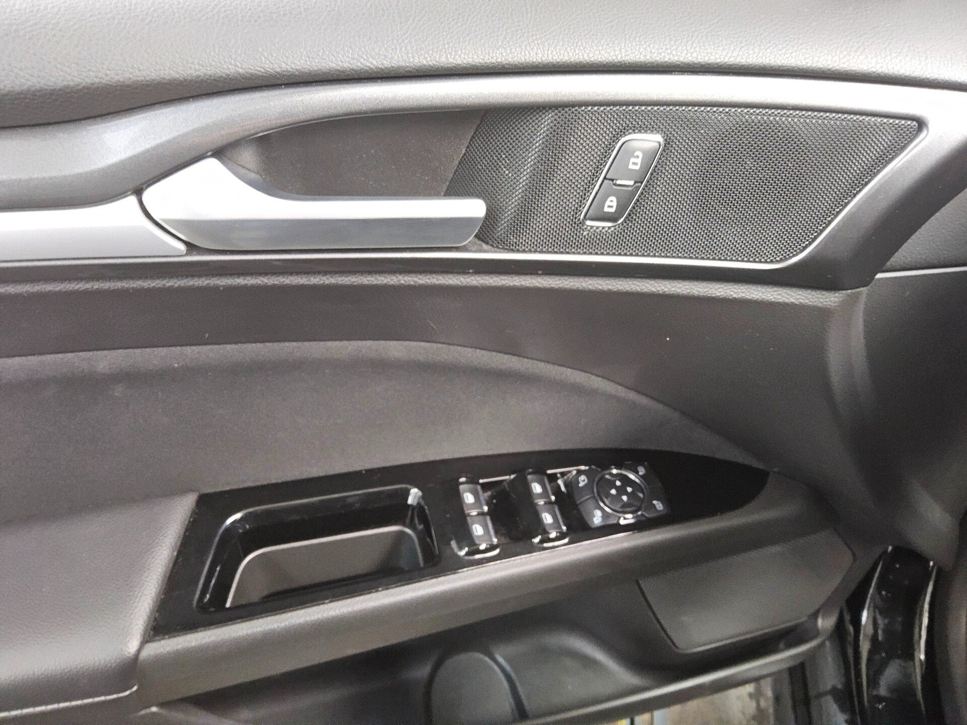 Ford Mondeo Turnier 2.0 EB Trend Navi Pano RfK AHK 9