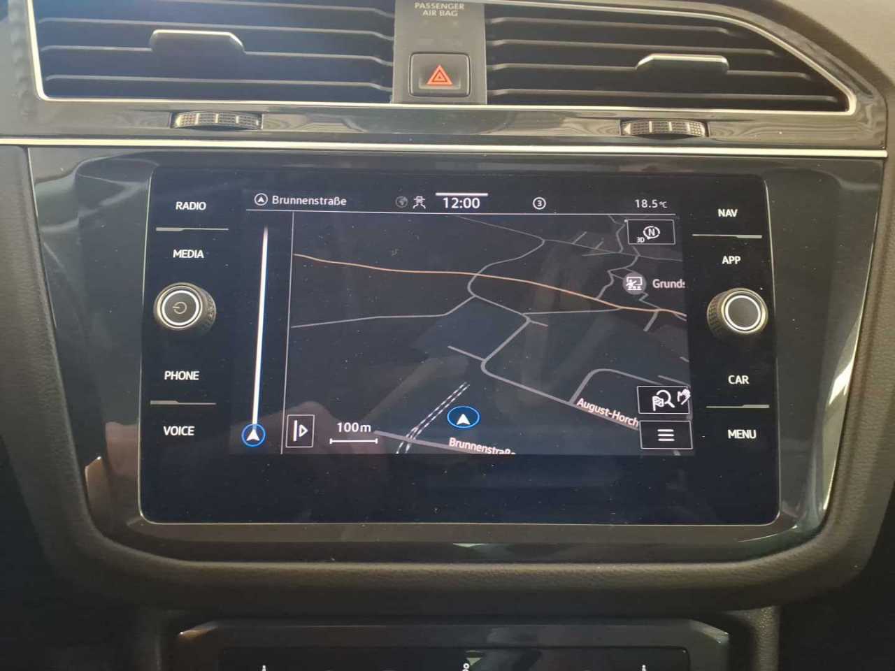 Volkswagen Tiguan 2.0 TDI Life NAVI LED SHZ HuD PANO 11