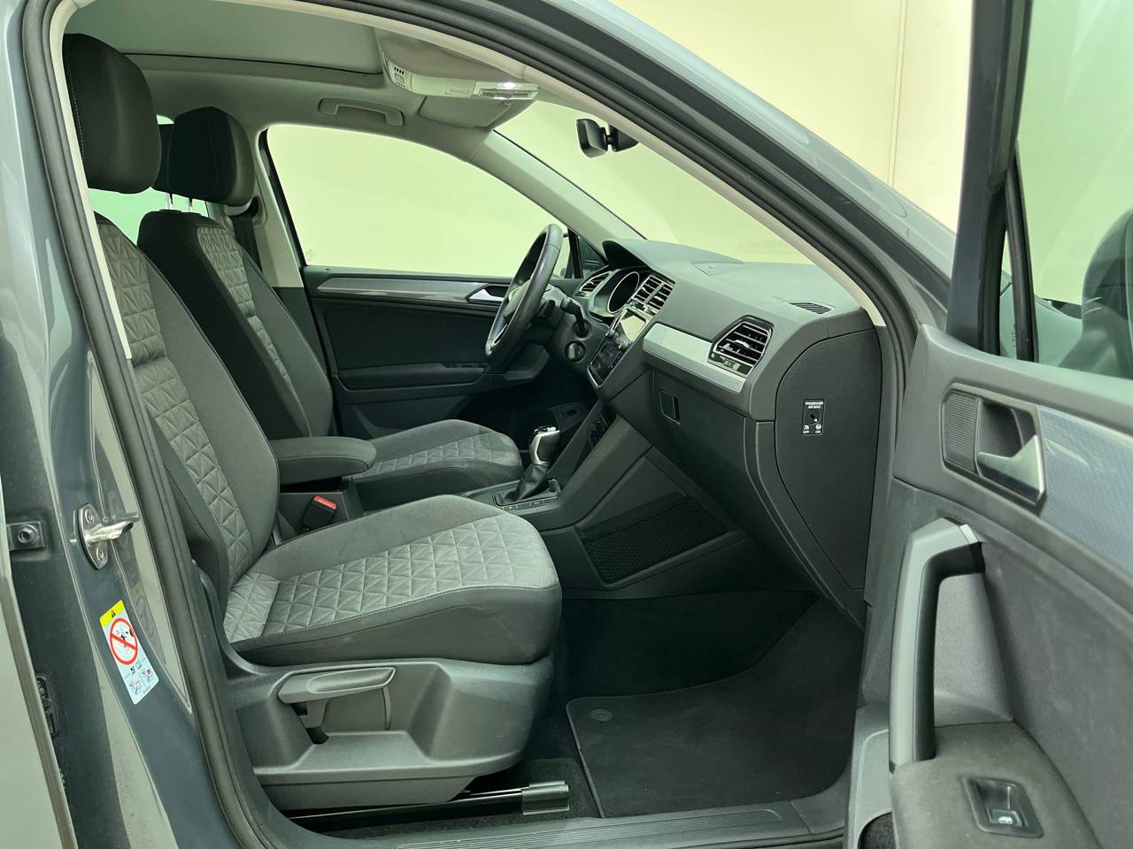 Volkswagen Tiguan 2.0 TDI Life NAVI LED SHZ HuD PANO 6