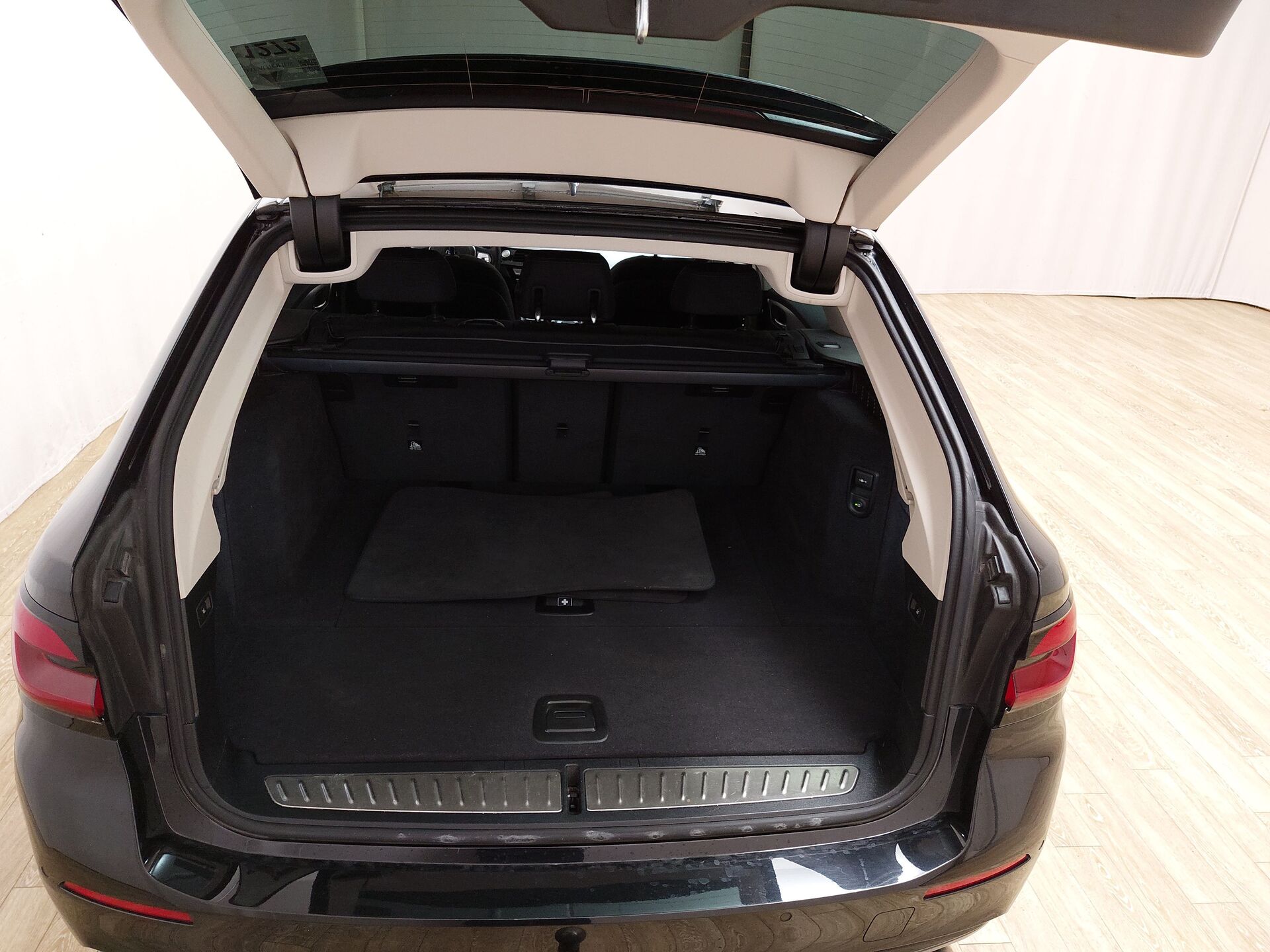BMW 520d Touring LED AHK RFK ACC 15