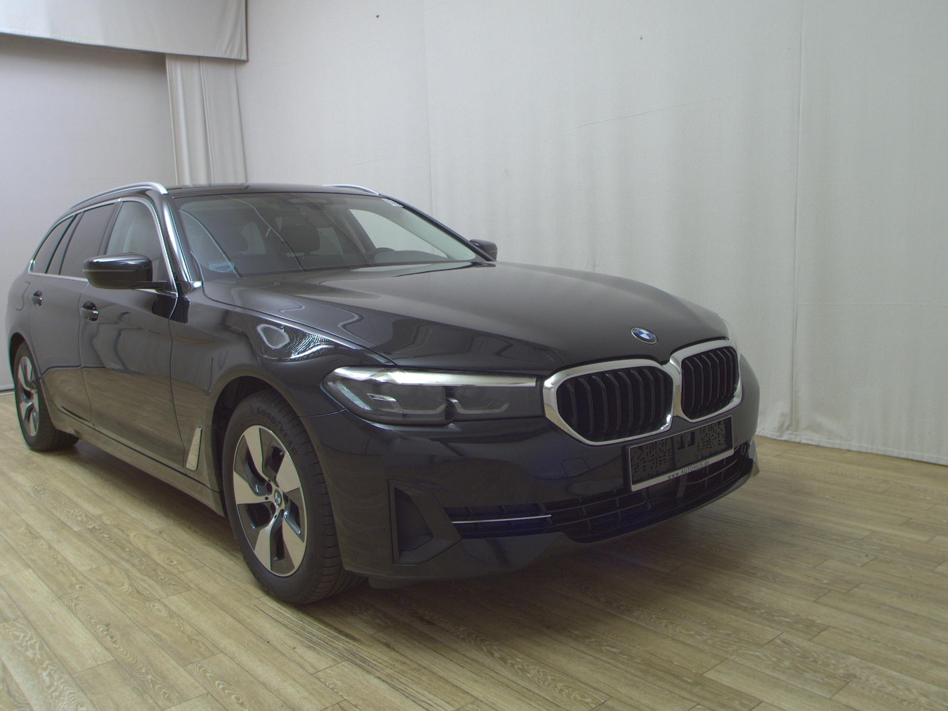 BMW 520d Touring LED AHK RFK ACC 3