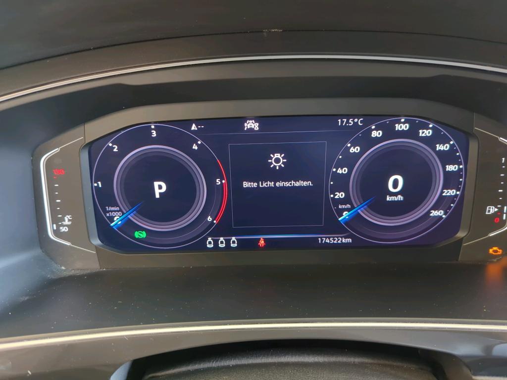 Volkswagen Tiguan 2.0 TDI Highline NAVI LED AID SHZ PDC 12