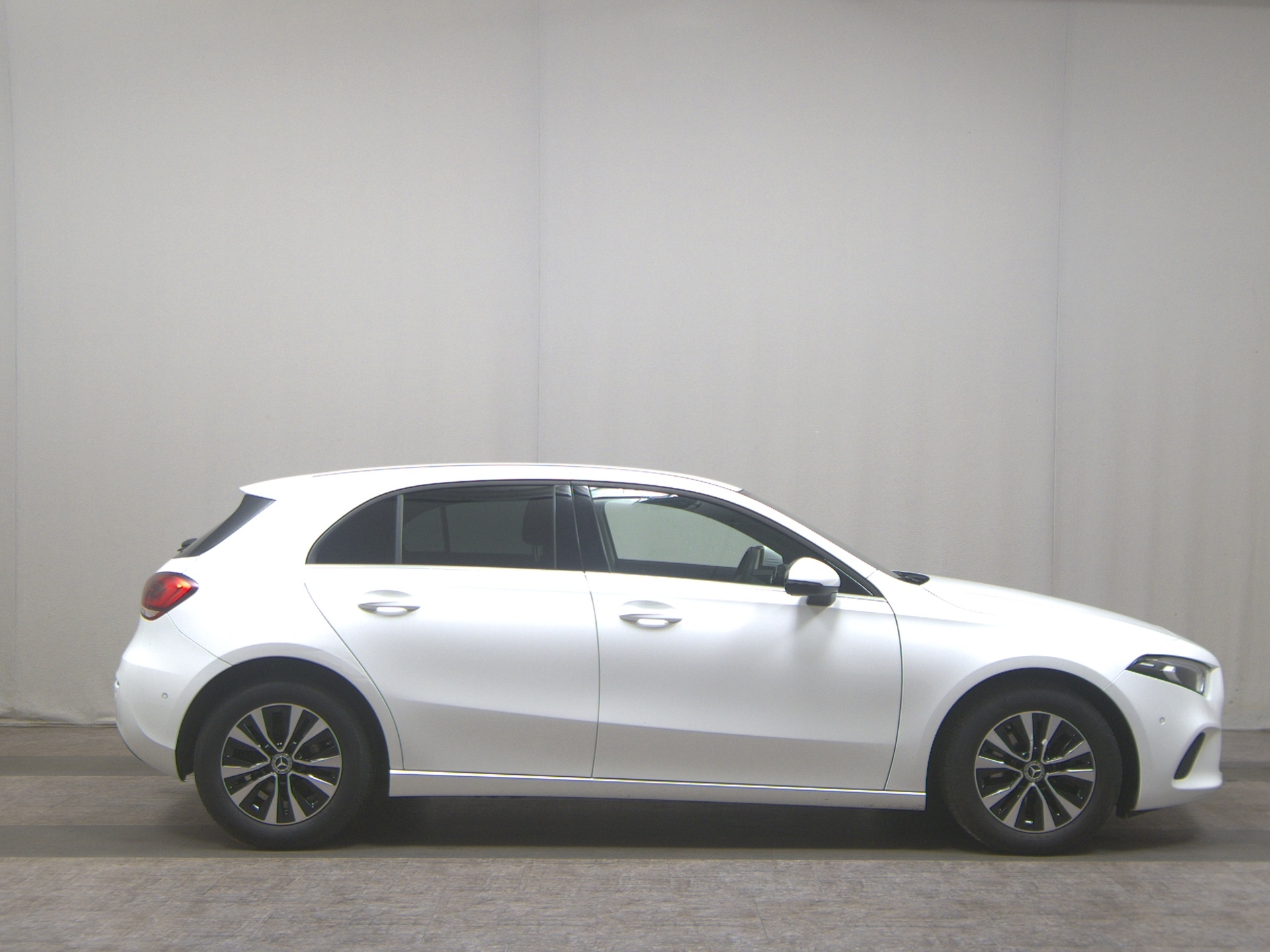Mercedes-Benz A 180 d T-Leder Navi LED AHK PDC Shz Tempomat