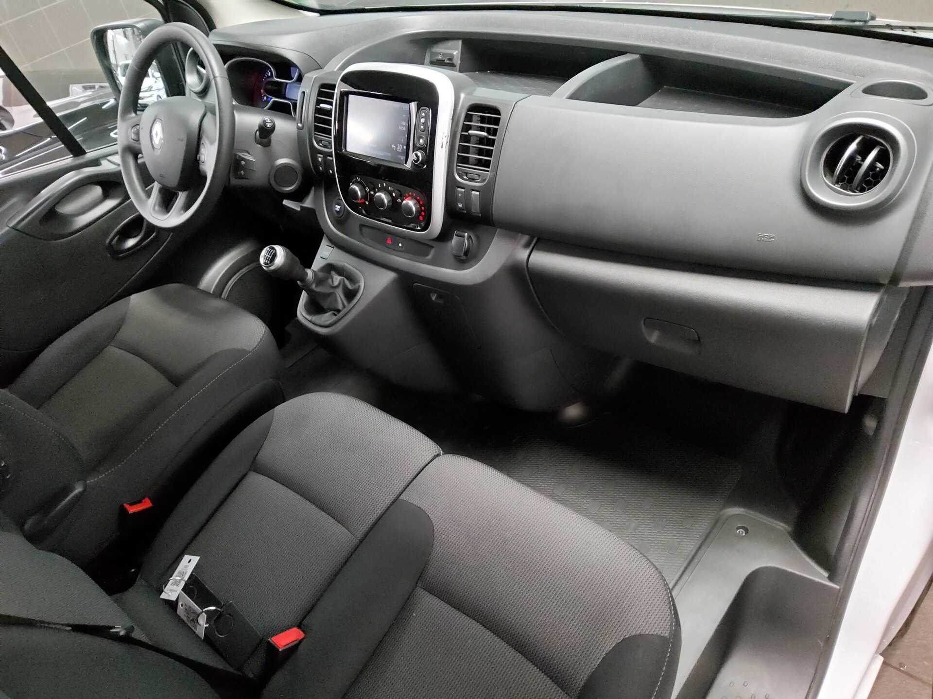 Renault Trafic L1H1 2.0 dCi 3 Sitzer Navi Klima AHK RFK 5