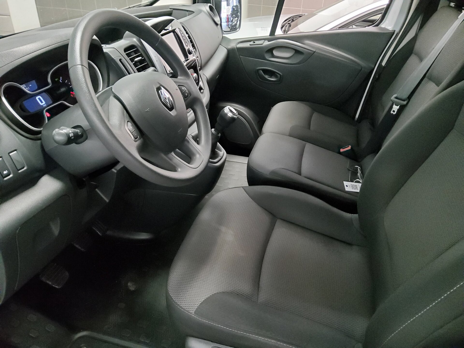 Renault Trafic L1H1 2.0 dCi 3 Sitzer Navi Klima AHK RFK 8
