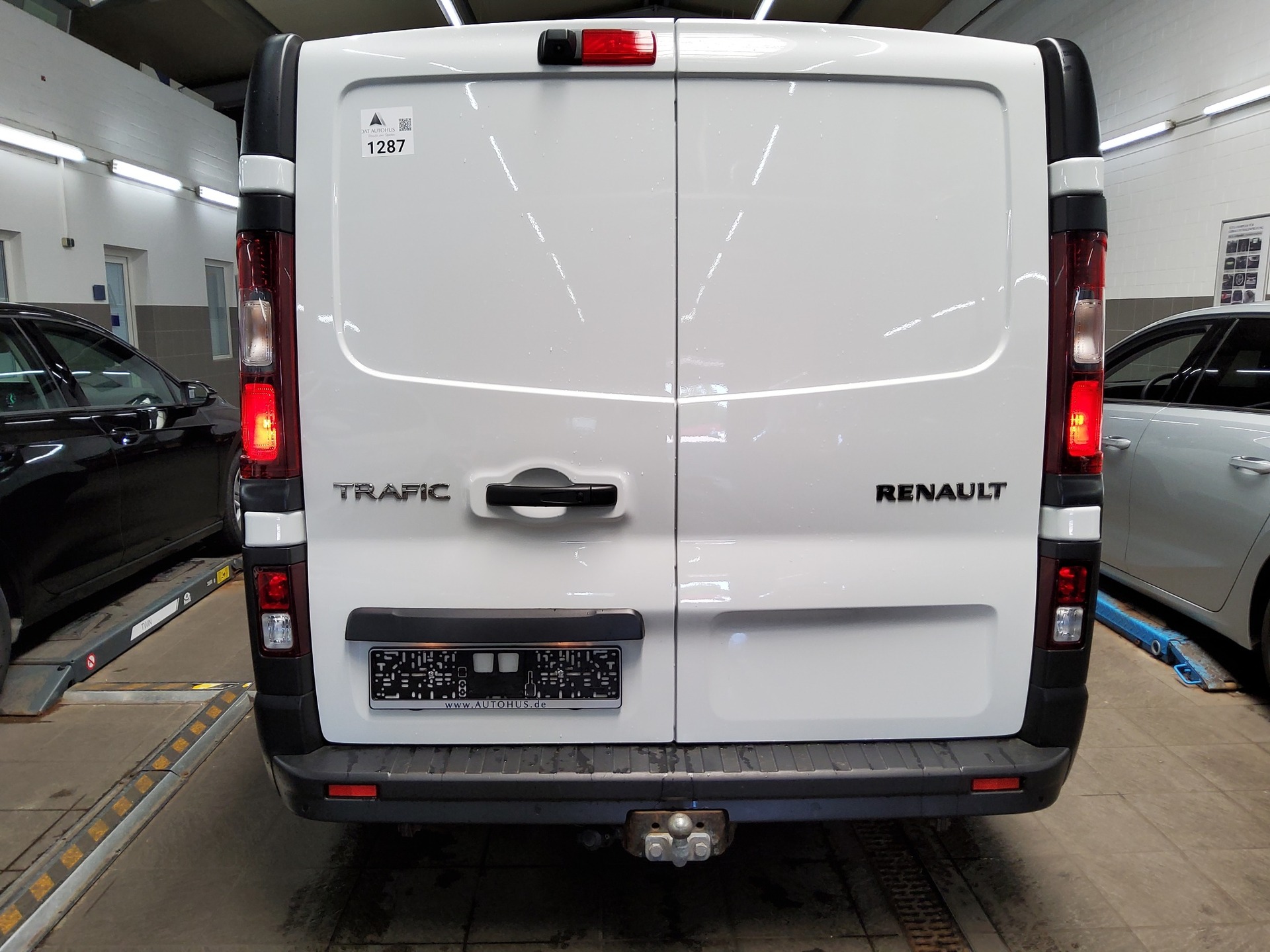 Renault Trafic L1H1 2.0 dCi 3 Sitzer Navi Klima AHK RFK 10