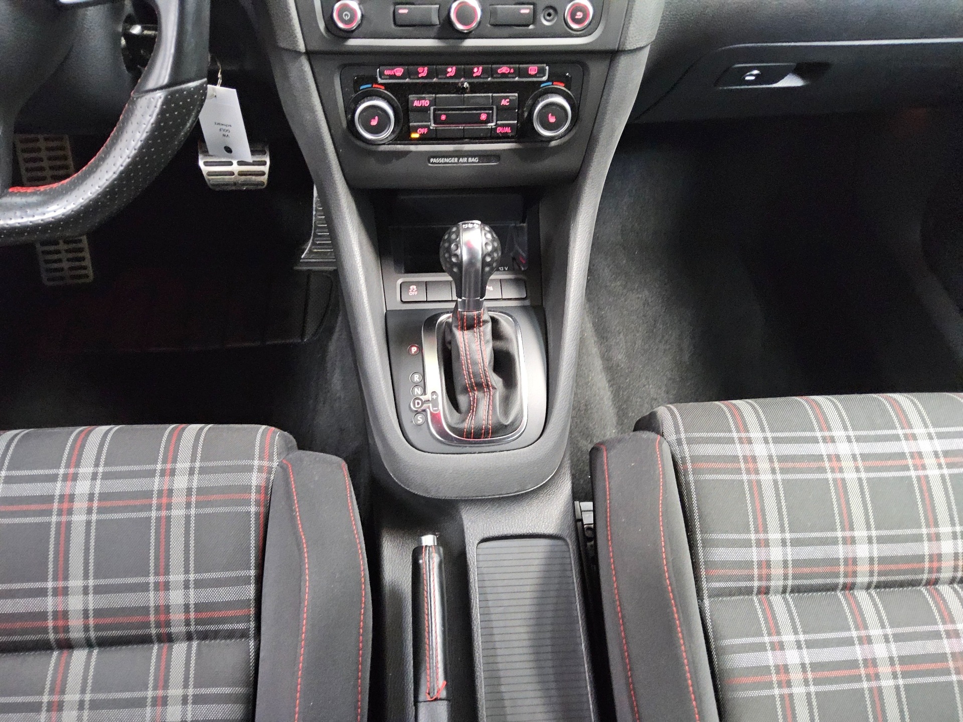 Volkswagen Golf 2.0 TSI GTI Navi Shz PDC Sound HU 03/28 6