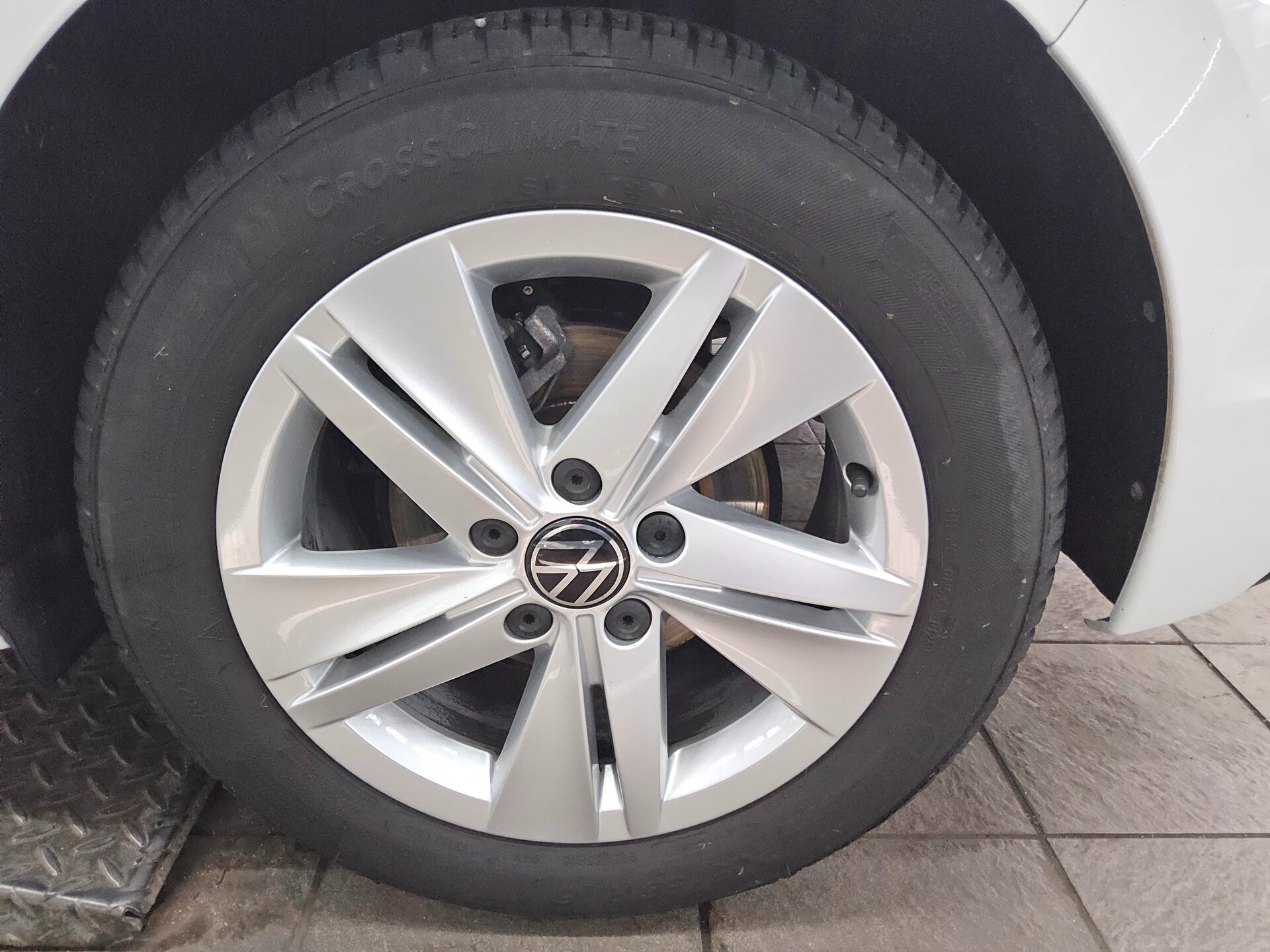 Volkswagen Golf-8 1.5 TSI Life LED DC-Pro ACC PDC Shz 11