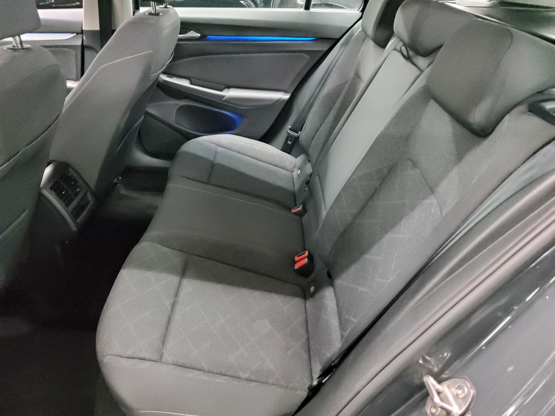 Volkswagen Golf-8 Var. 2.0 TDI Life Navi LED DC ACC SHZ 13
