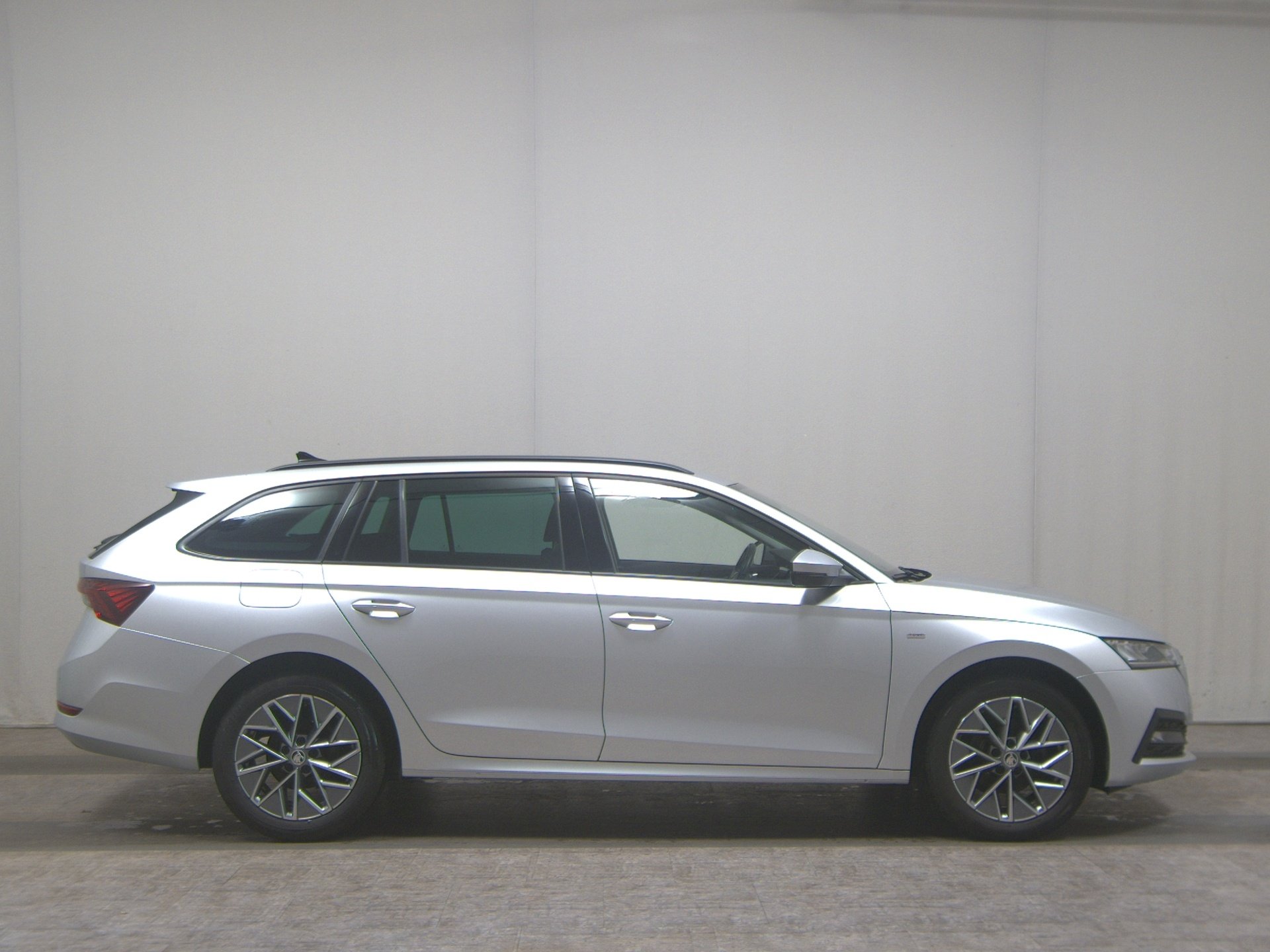 Skoda Octavia Kombi 2.0 TDI Ambition Navi LED vc ACC