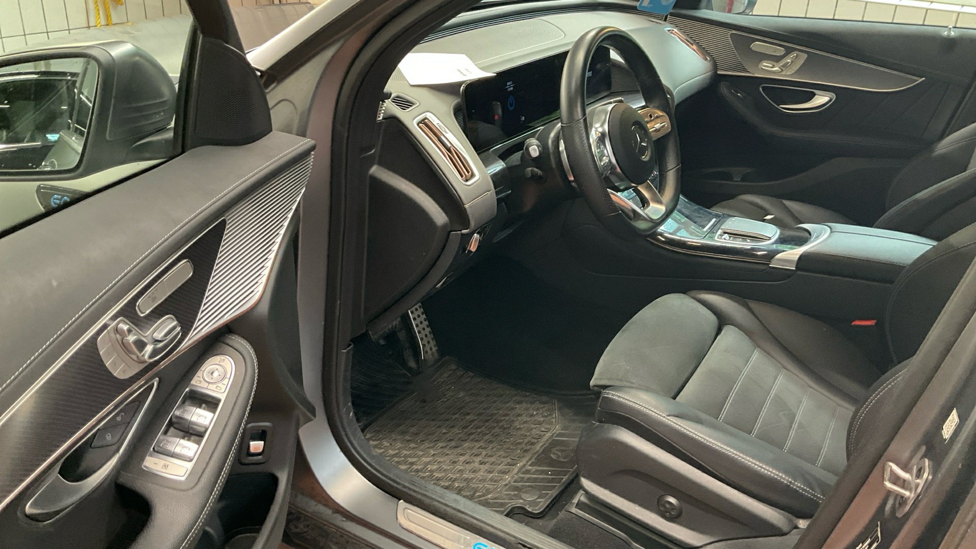 Mercedes-Benz EQC 400 4M NAVI LED SHZ PDC 6