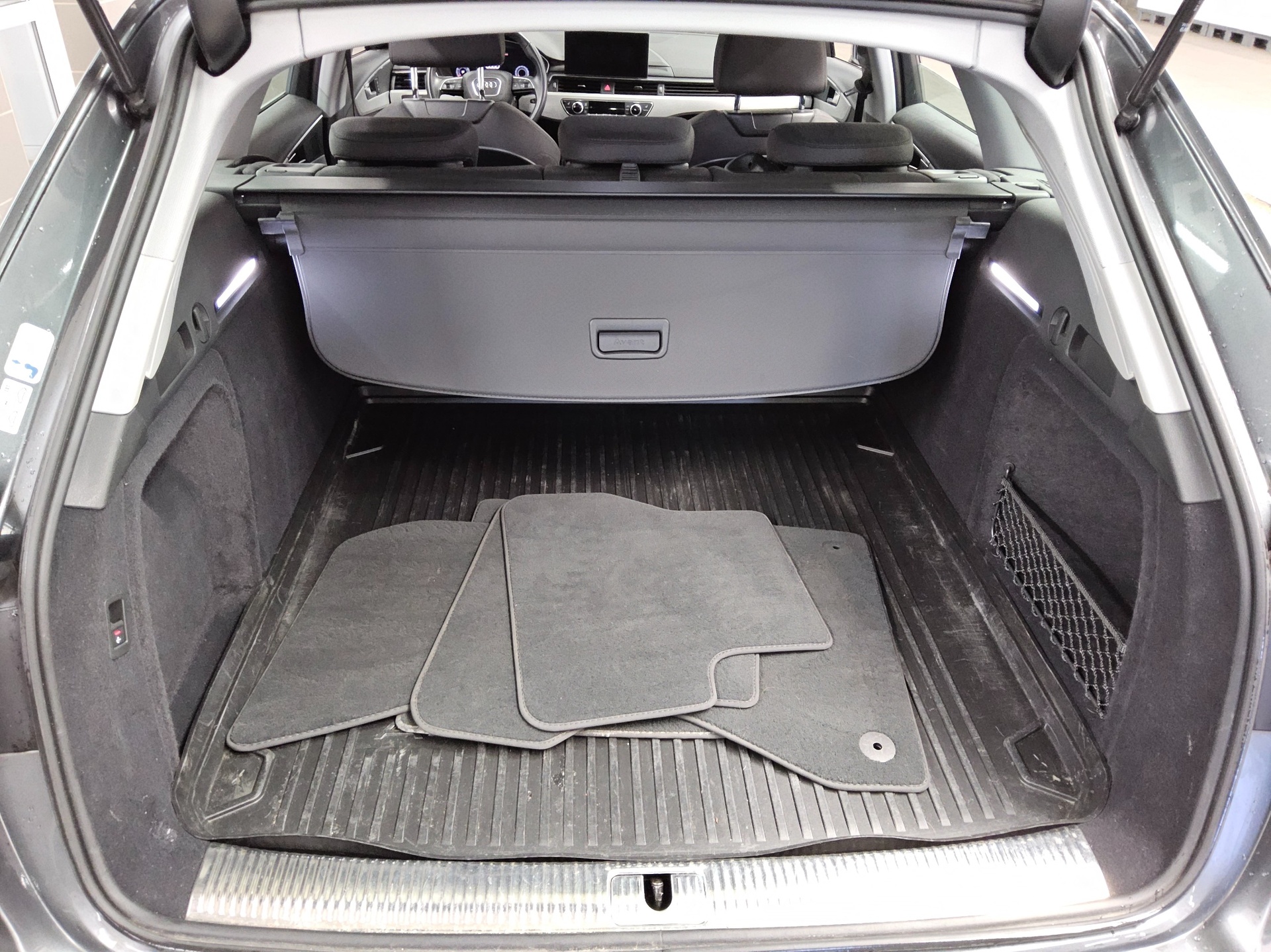 Audi A4 Avant 40 TFSI S-Line Navi LED vc Shz 12