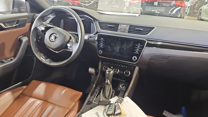 Skoda Superb Kombi 1.4 TSI iV L&K LEDER NAVI StHzg. LED CANTON 5