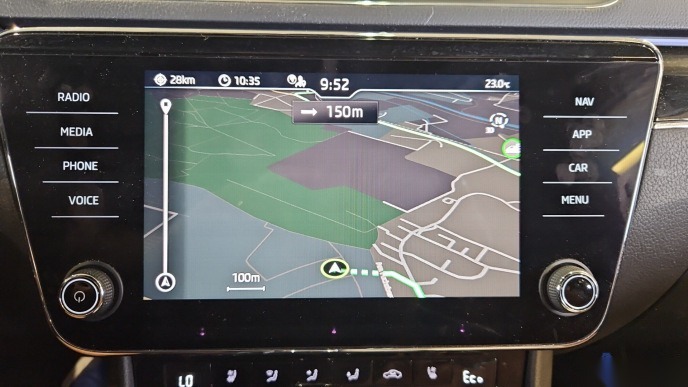 Skoda Superb Kombi 1.4 TSI iV L&K LEDER NAVI StHzg. LED CANTON 9