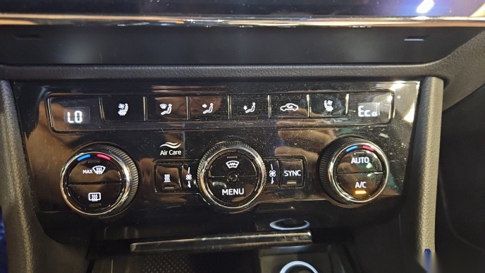 Skoda Superb Kombi 1.4 TSI iV L&K LEDER NAVI StHzg. LED CANTON 10