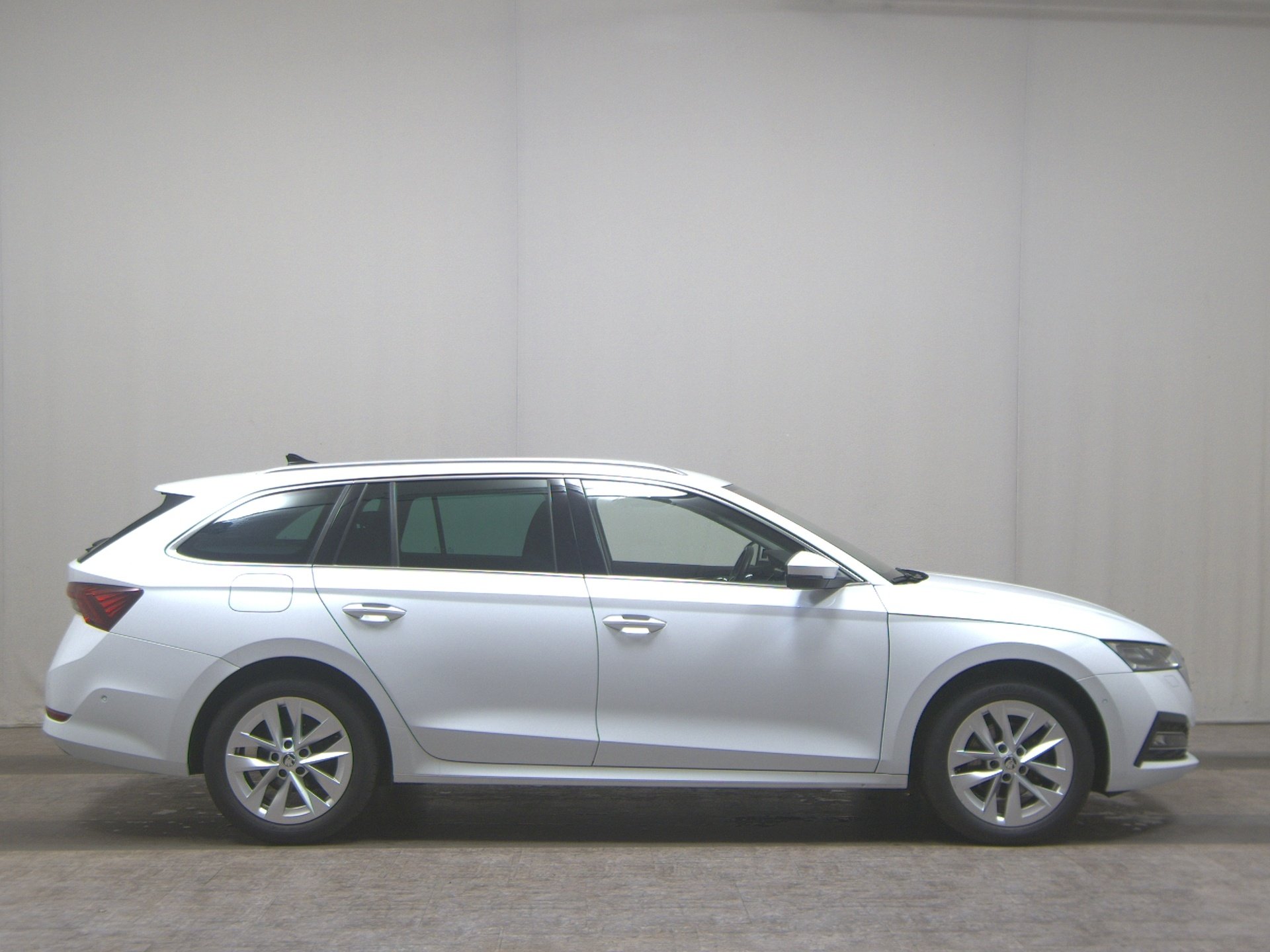 Skoda Octavia Kombi 2.0 TDI Style Navi LED vc RfK HuD