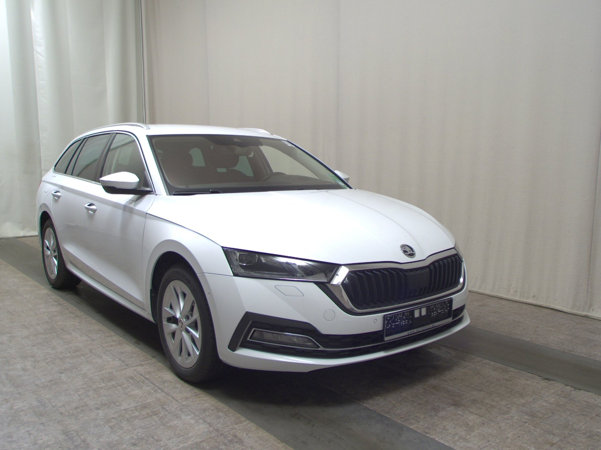 Skoda Octavia Kombi 2.0 TDI Style Navi LED vc RfK HuD 3