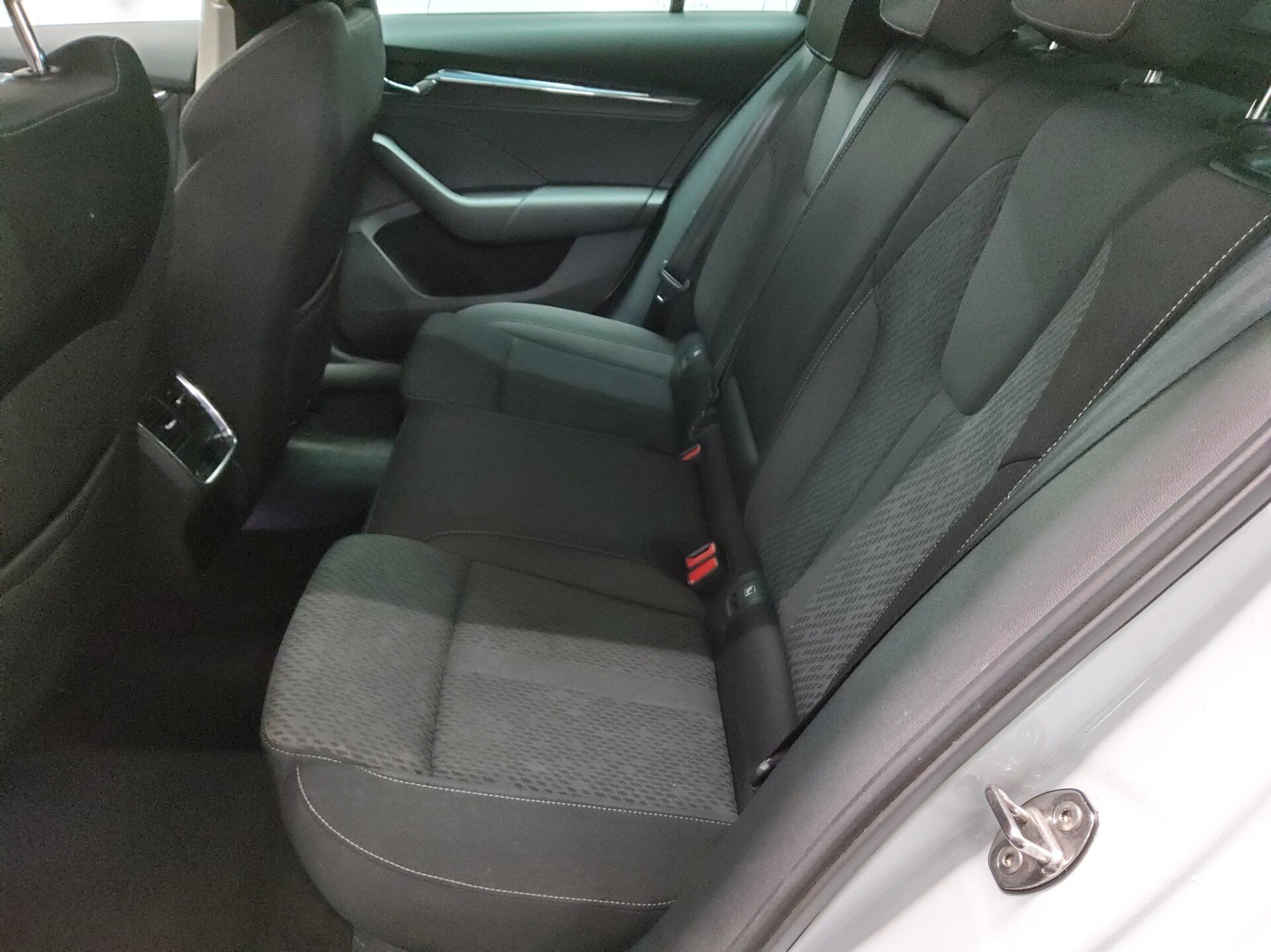 Skoda Octavia Kombi 2.0 TDI Style Navi LED vc RfK HuD 13