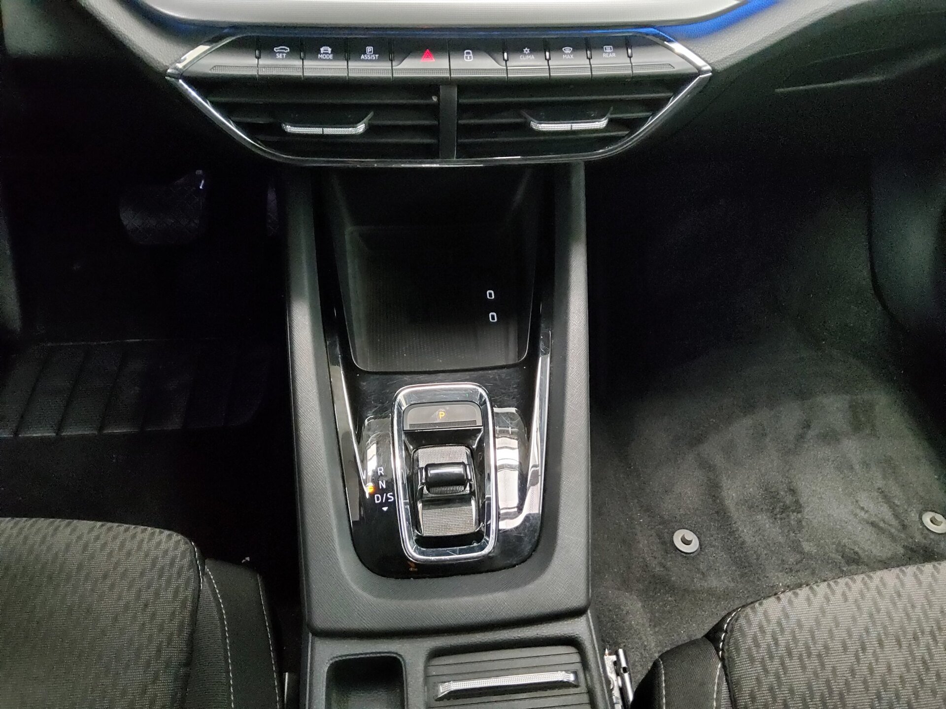 Skoda Octavia Kombi 2.0 TDI Style Navi LED AID 4xShz AHK PARK ASSIST 6