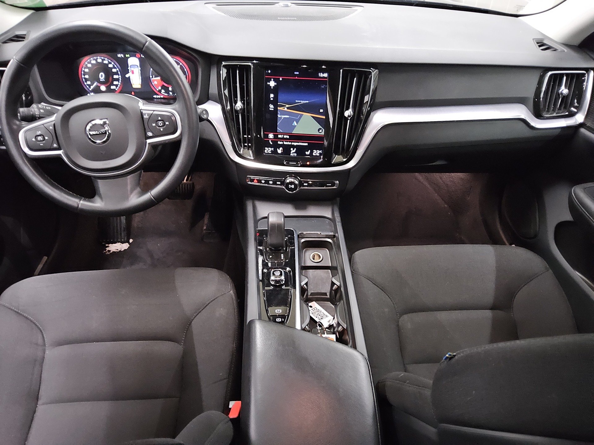 Volvo V60 B4 D Momentum Pro AHK Navi LED 5