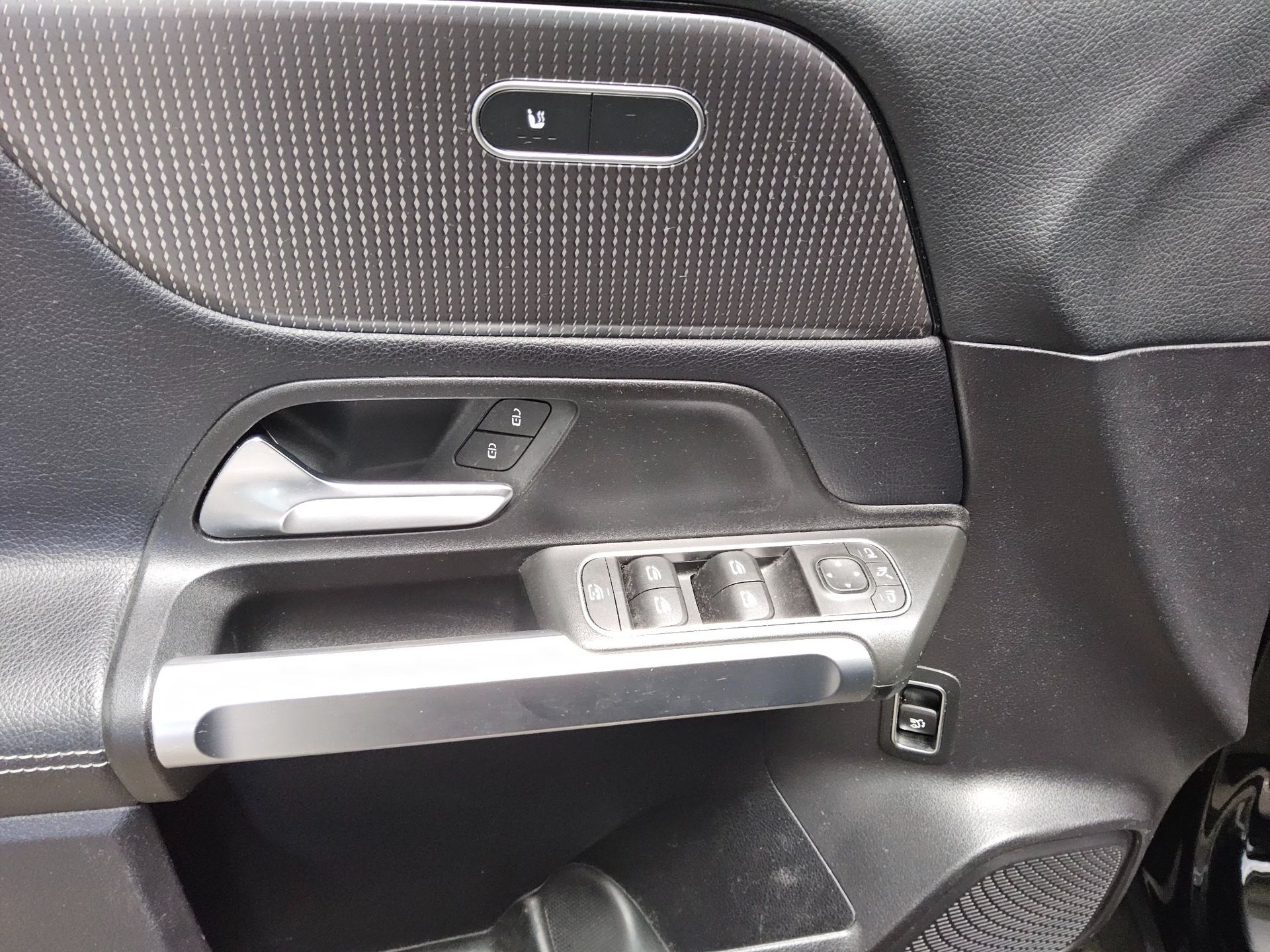 Mercedes-Benz GLB 200 d Progressive T-Leder Navi LED RfK AHK 10
