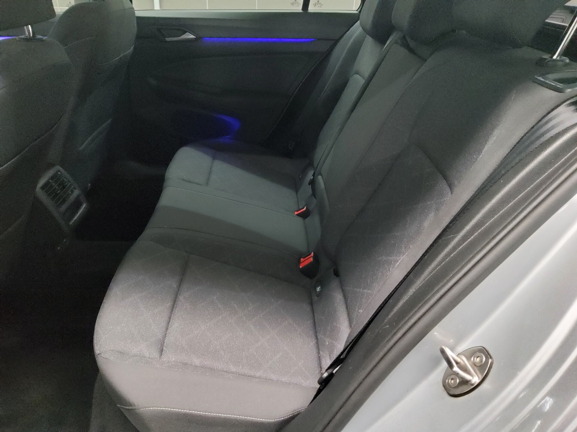 Volkswagen Golf-8 Var. 2.0 TDI Life Navi LED AID PDC Shz BT 13