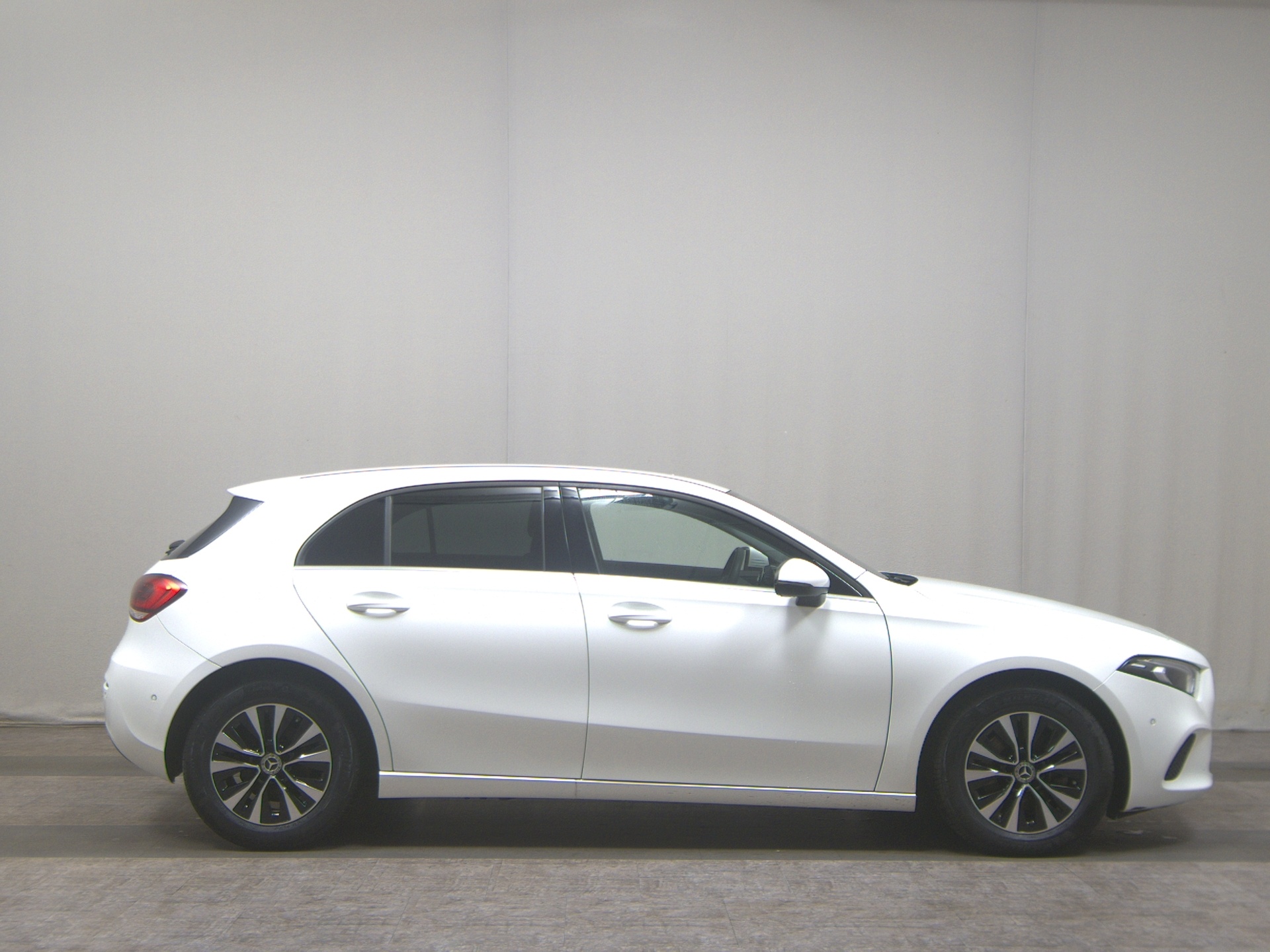 Mercedes-Benz A 180 d Navi LED Shz T-Leder AHK MBUX