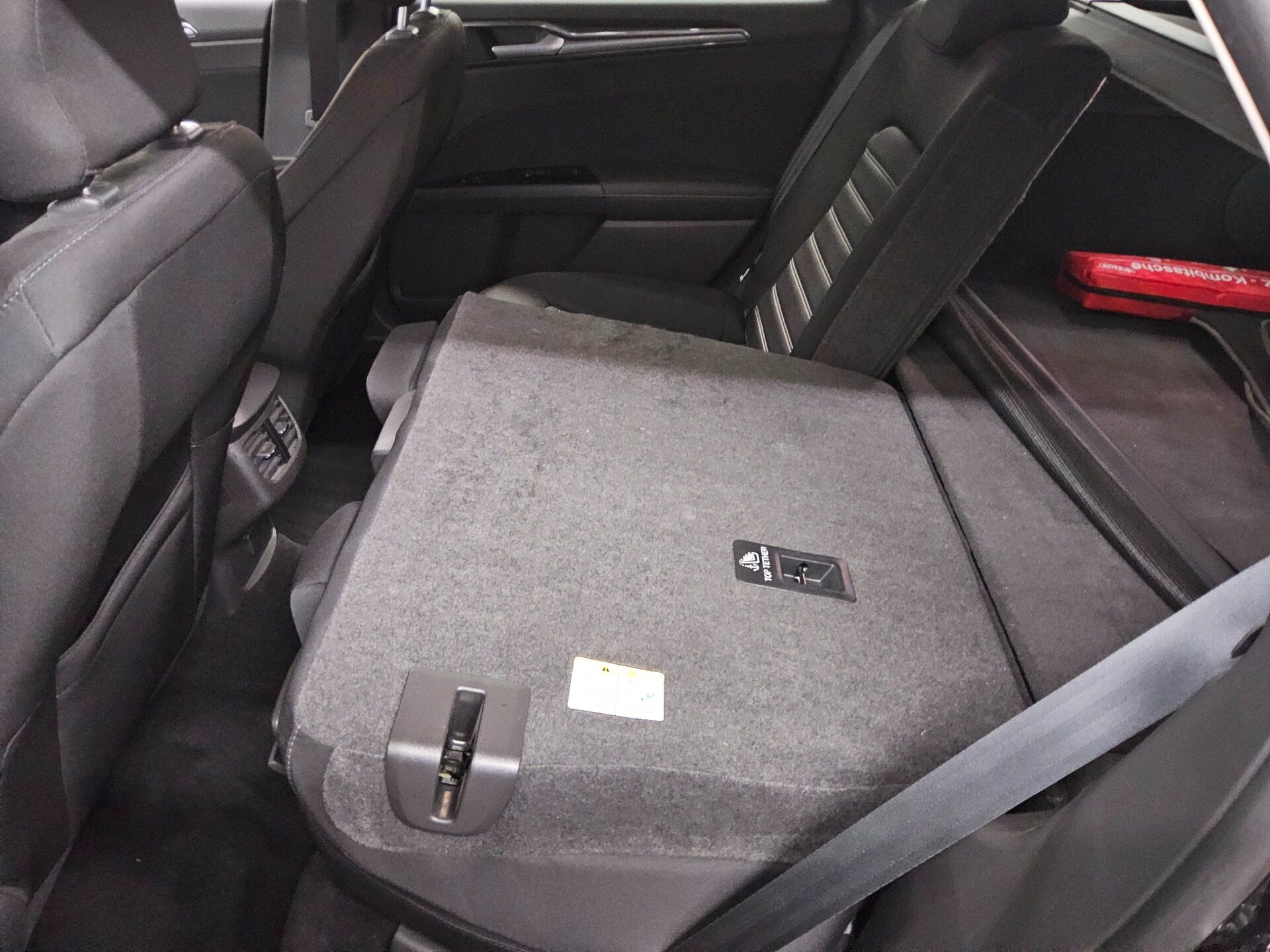 Ford Mondeo Turnier 2.0 EB Titanium Navi LED RfK AHK 12