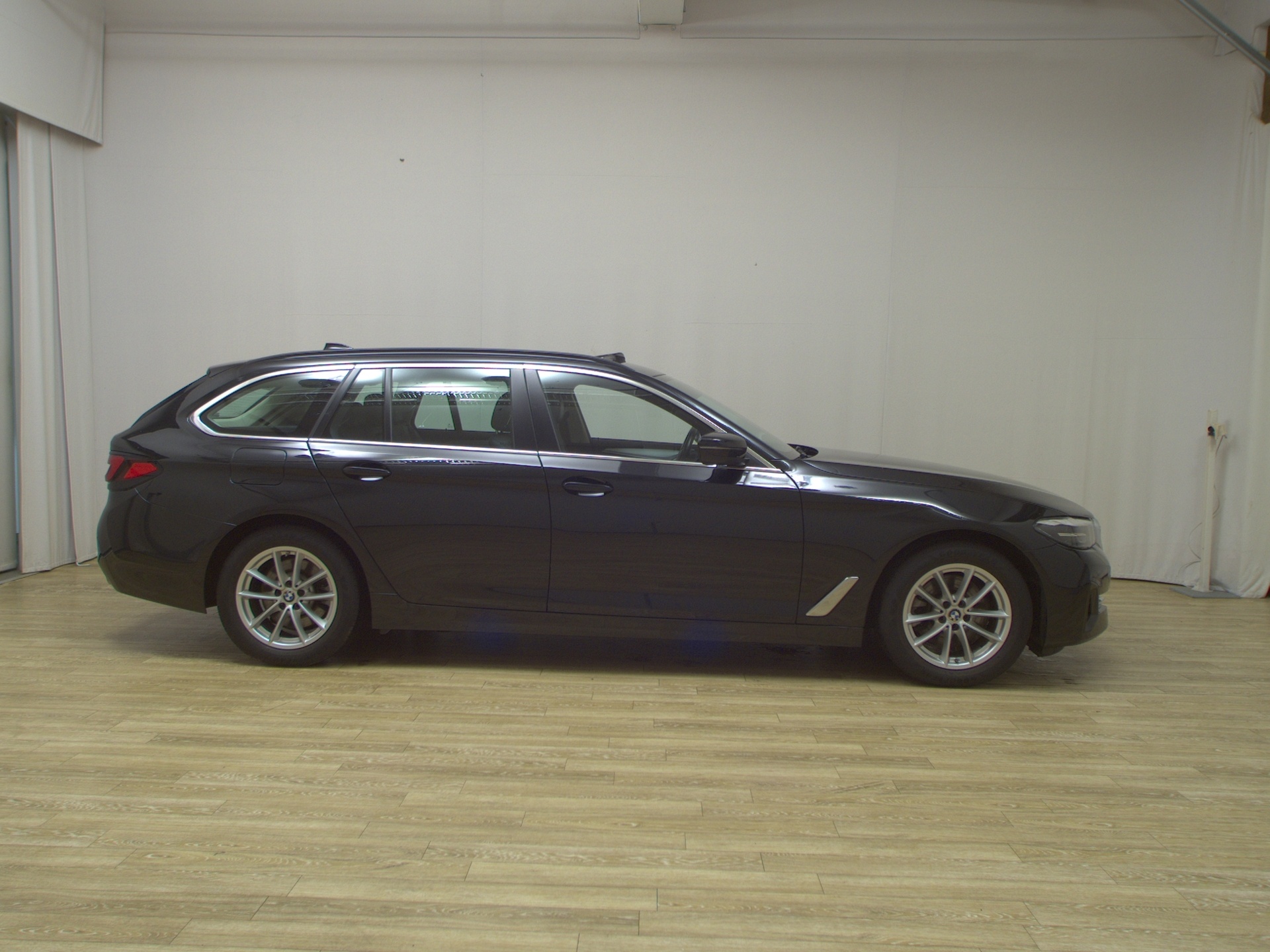 BMW 520dA Touring Leder Navi LED Pano 4xShz Klima