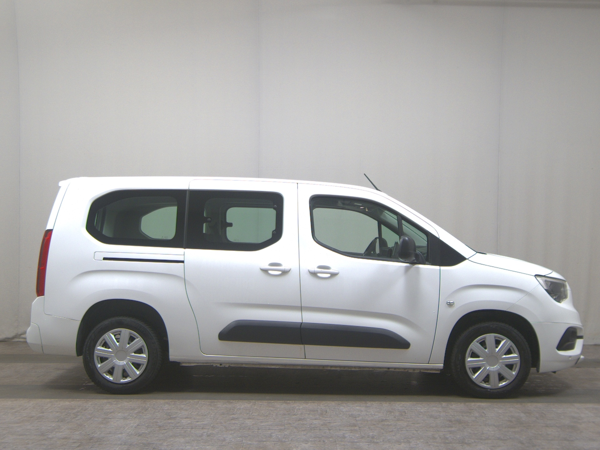 Opel Combo Life 1.5 D Edition Navi RfK AHK PDC Shz