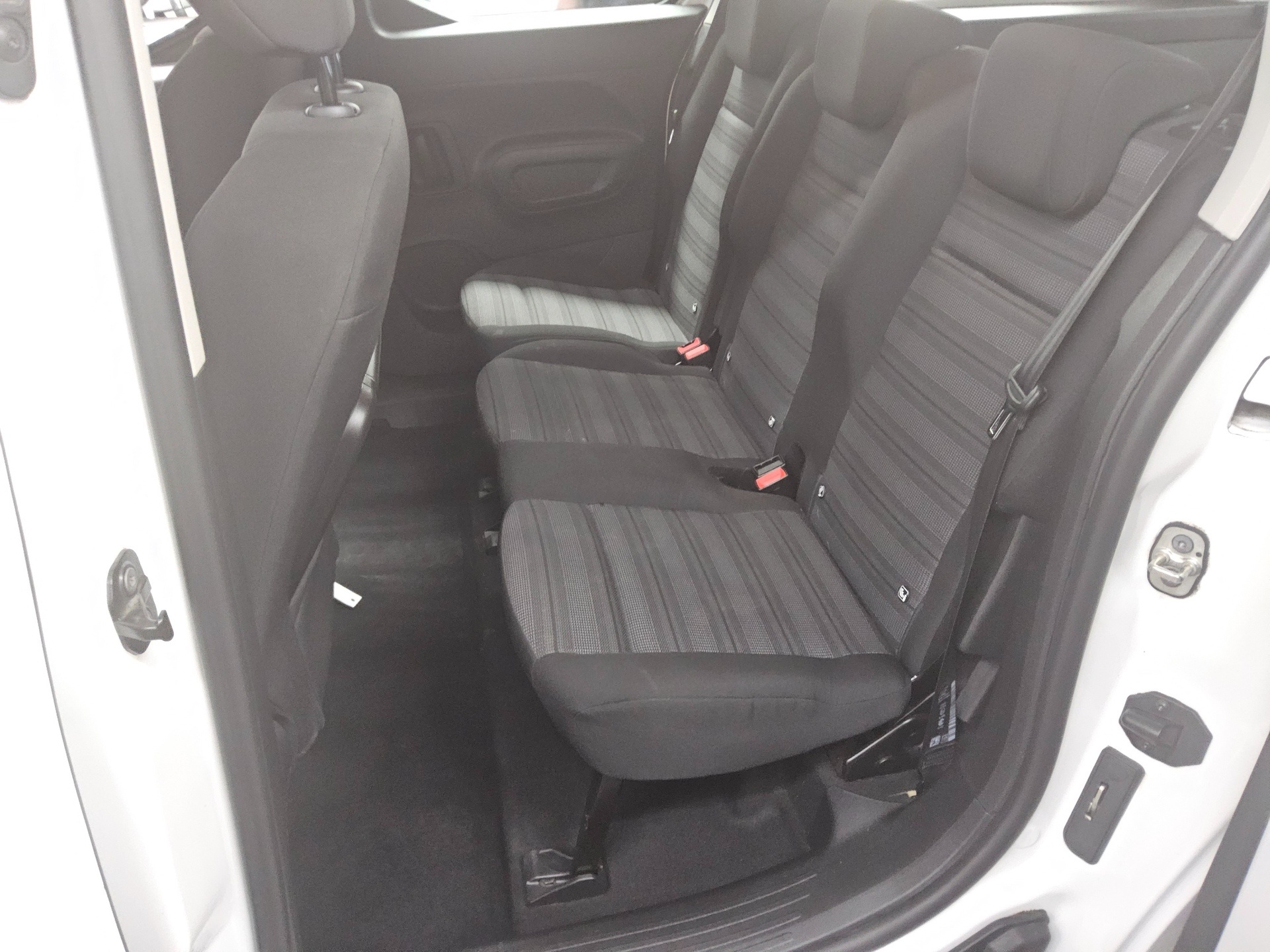Opel Combo Life 1.5 D Edition Navi RfK AHK PDC Shz 12