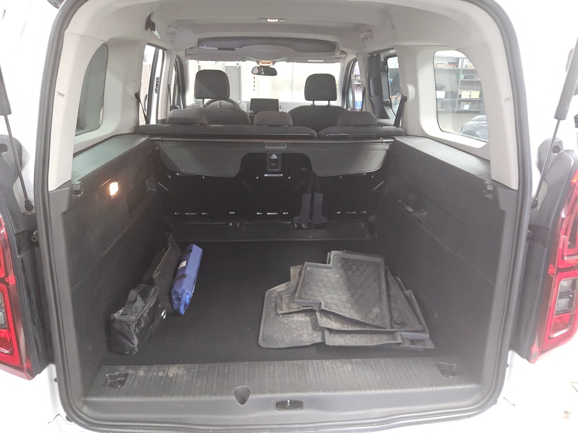 Opel Combo Life 1.5 D Edition Navi RfK AHK PDC Shz 11