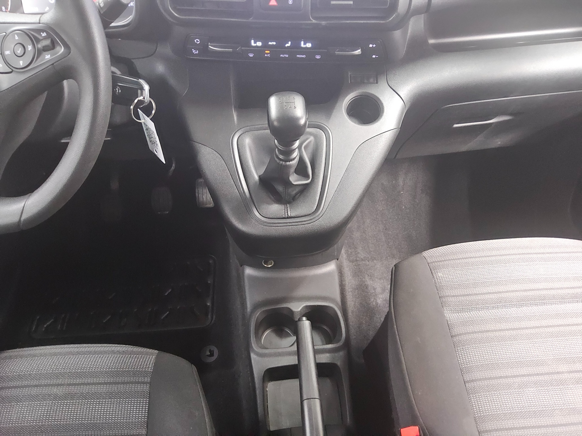 Opel Combo Life 1.5 D Edition Navi RfK AHK PDC Shz 6