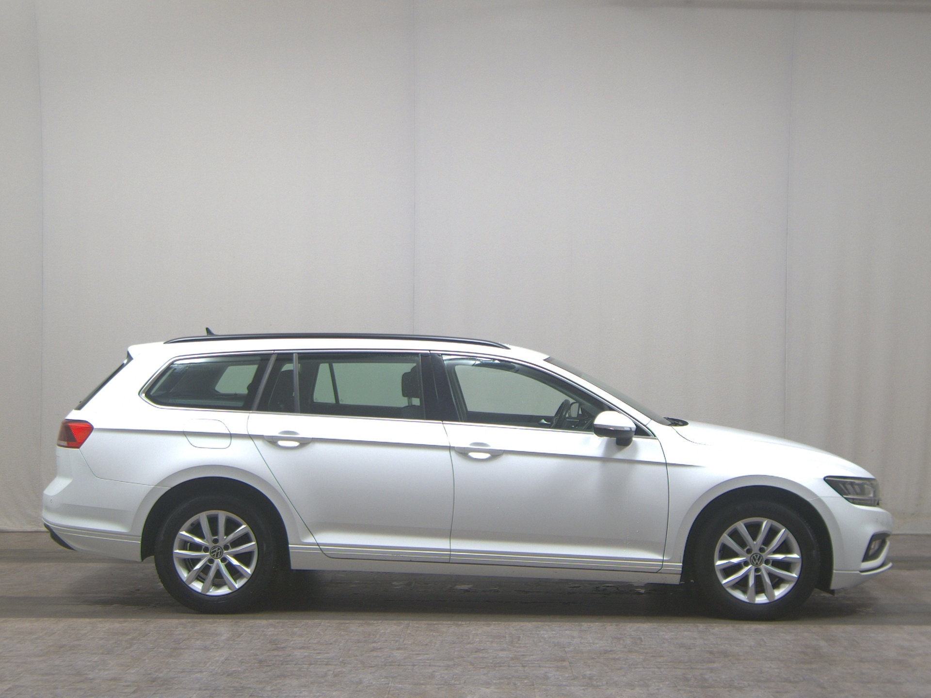 Volkswagen Passat Variant 2.0 TDI Business Navi LED AHK RfK