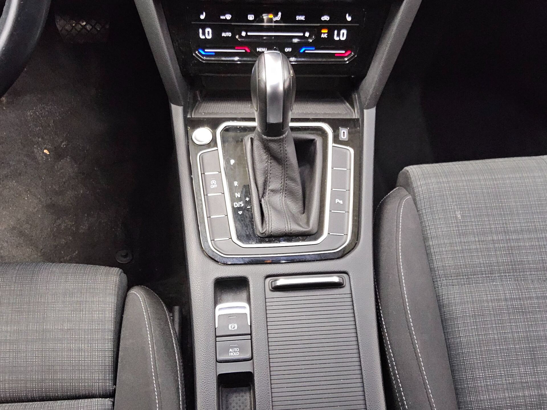 Volkswagen Passat Variant 2.0 TDI Business Navi LED AHK RfK 6