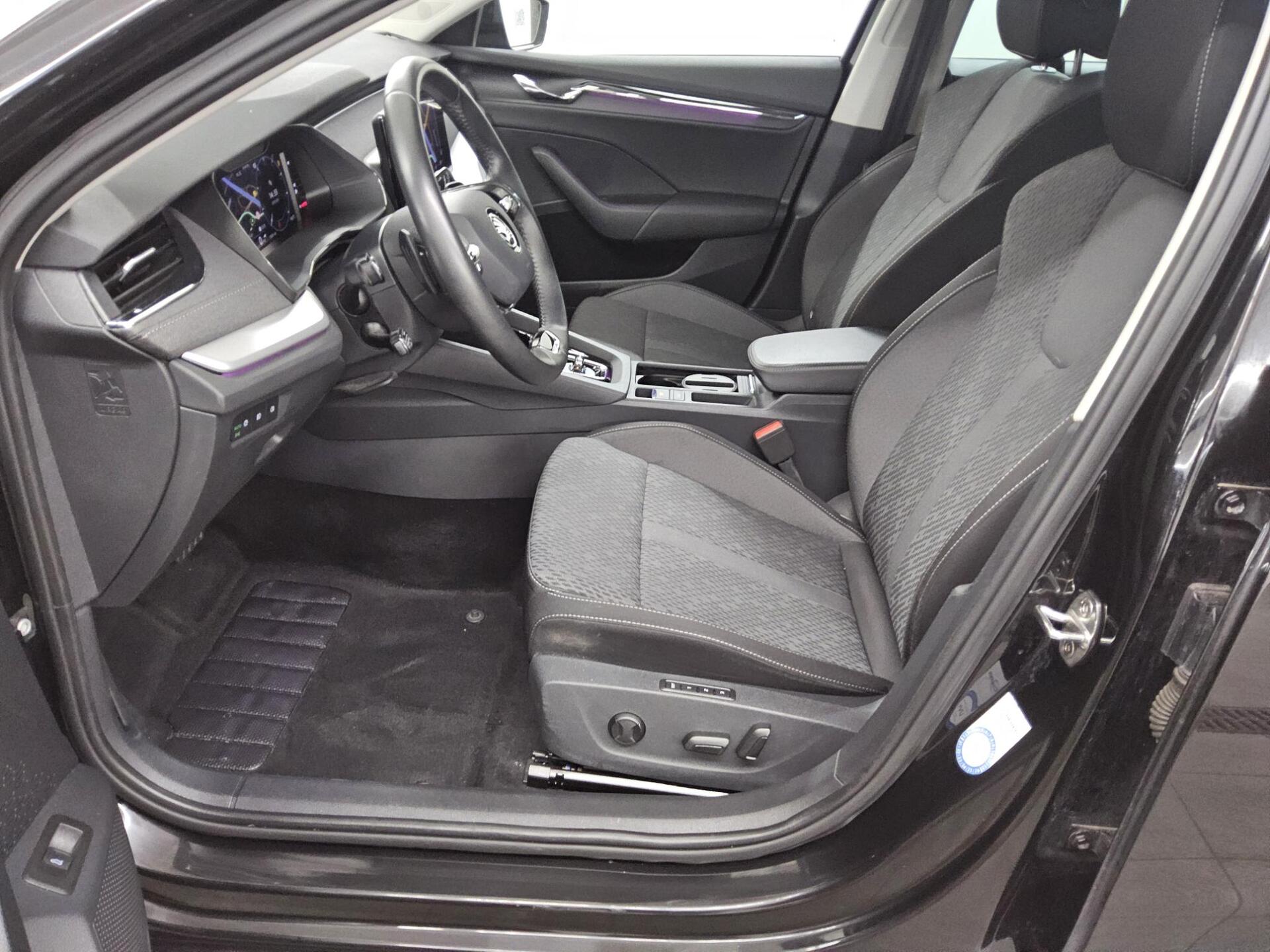 Skoda Octavia Kombi 2.0 TDI Style Navi LED vc HuD Shz 9